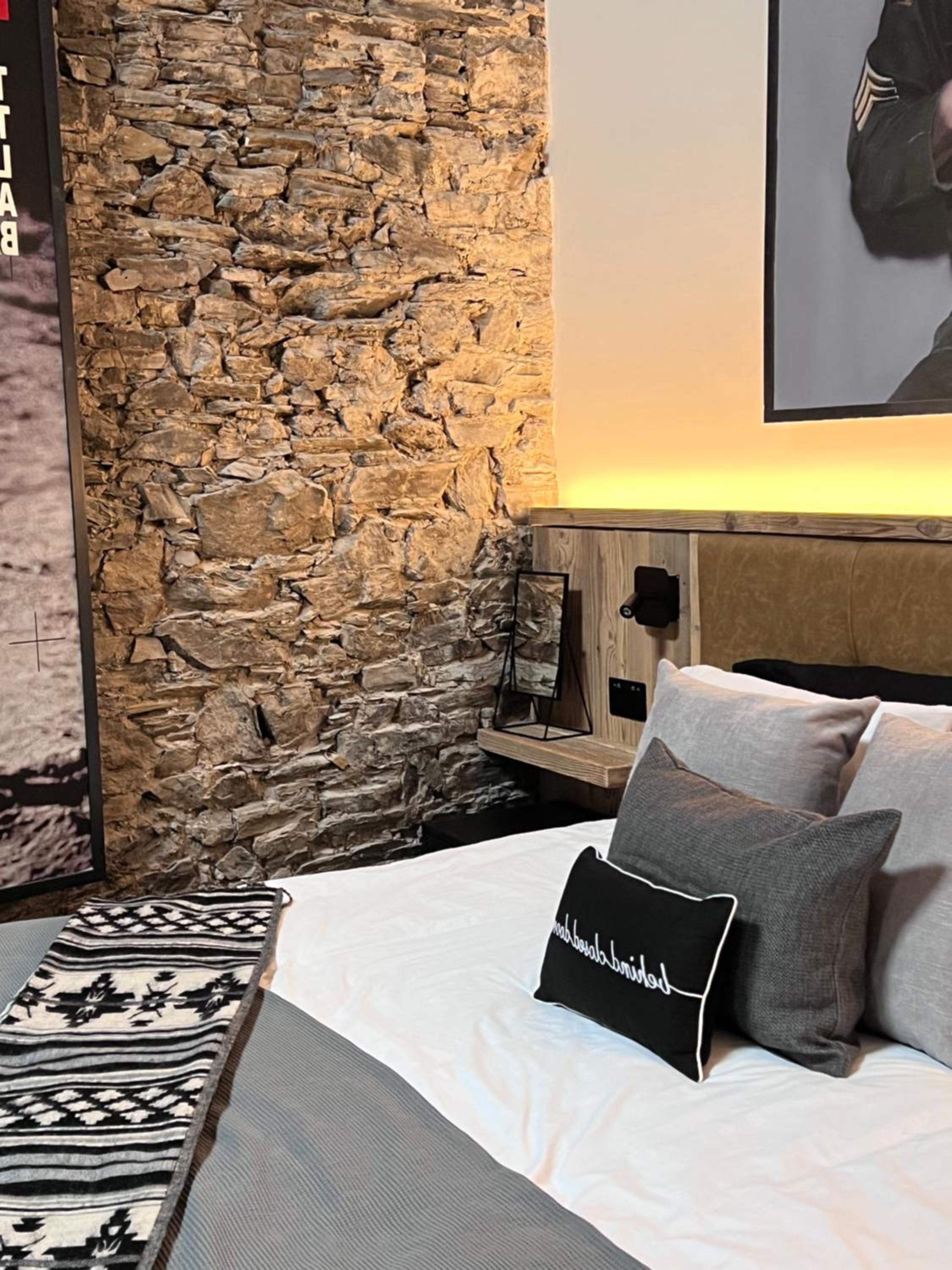 Loft 11 Stunning LUXURY NYC Loft Style Interior Designed 2BD Apartment EXCELLENT CITY CENTRE LOCATION Mezzanine Cinema Room Designer Furniture AMAZING SPAC