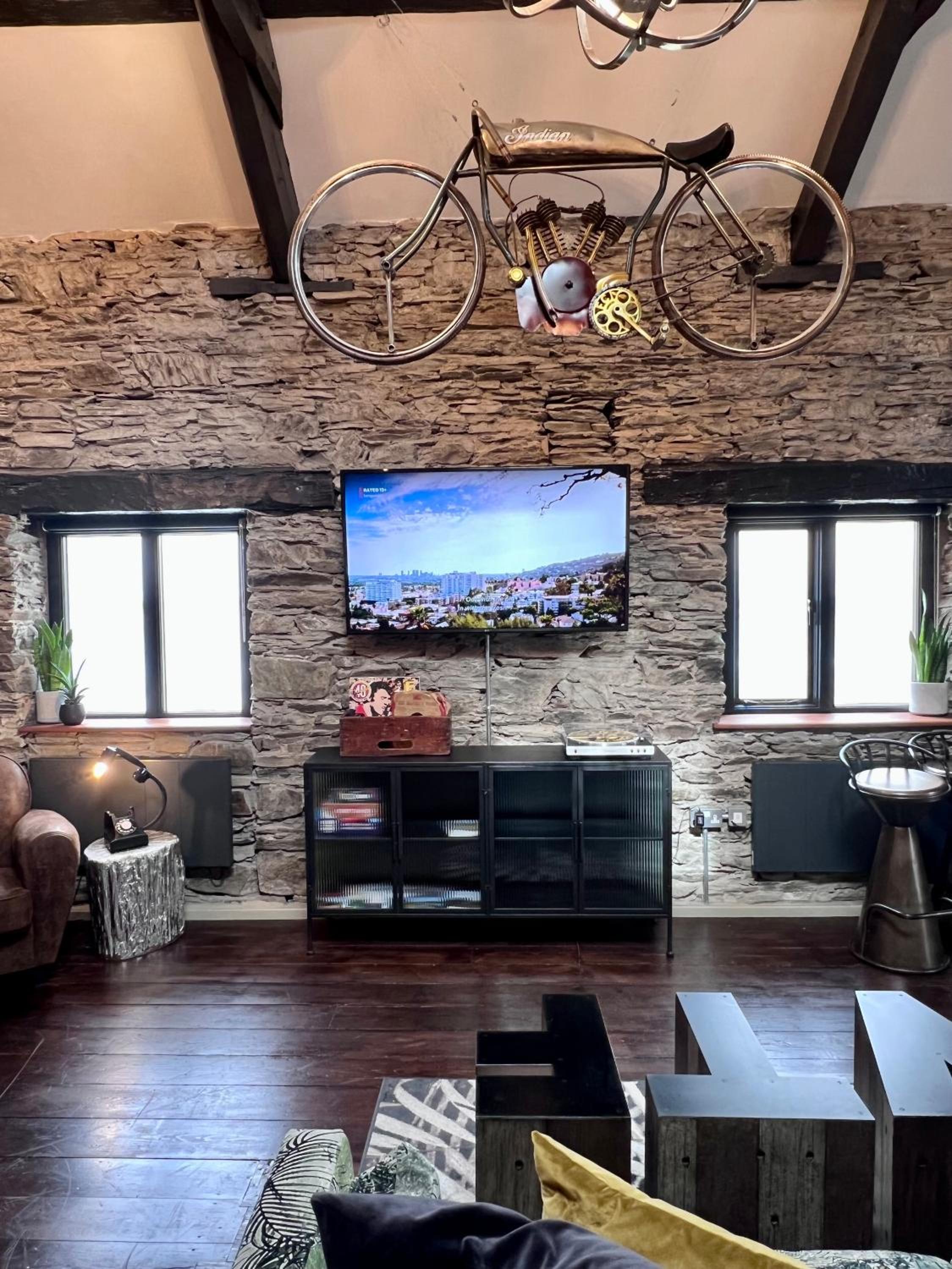 Loft 11 Stunning LUXURY NYC Loft Style Interior Designed 2BD Apartment EXCELLENT CITY CENTRE LOCATION Mezzanine Cinema Room Designer Furniture AMAZING SPAC