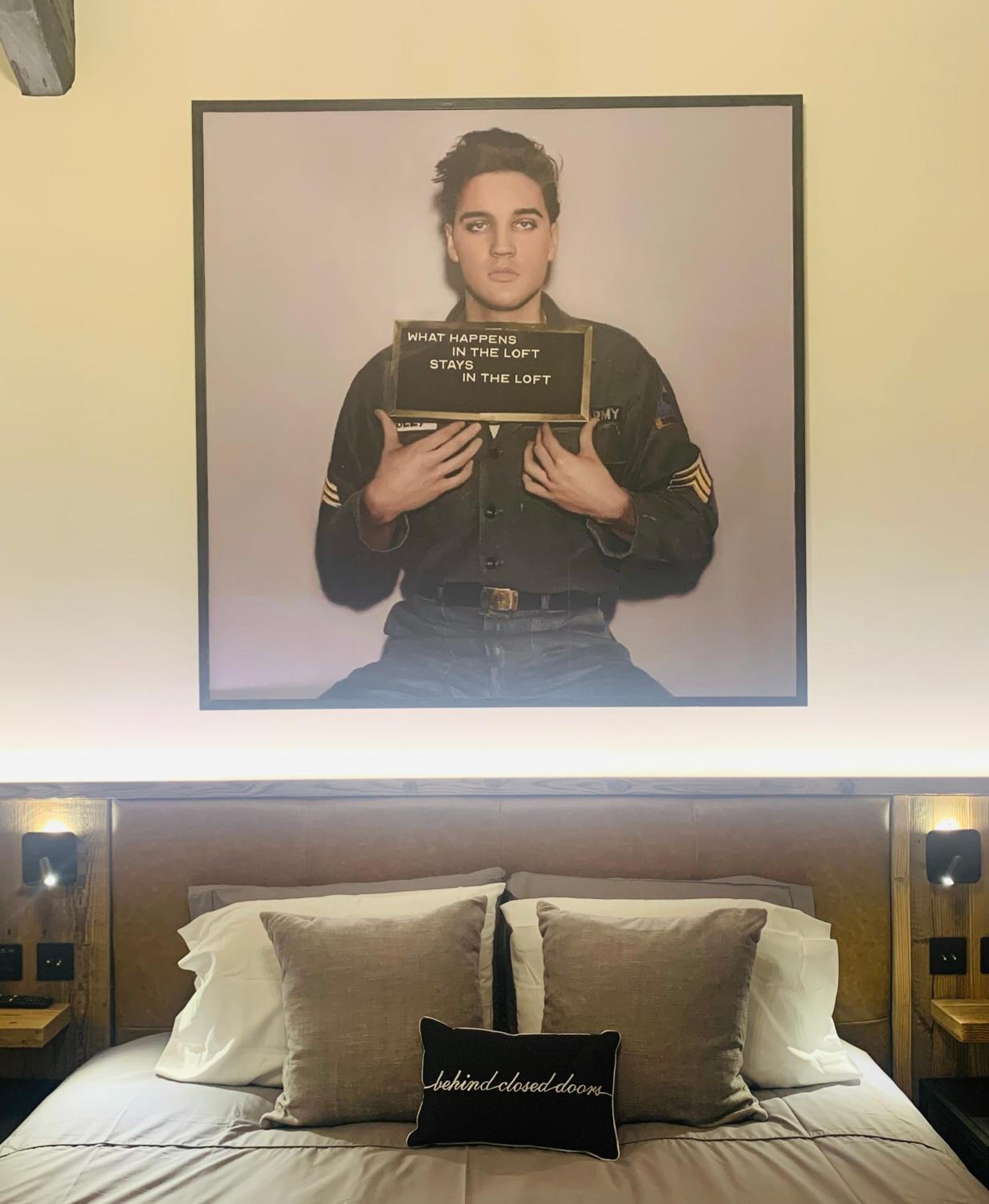 Loft 11 Stunning LUXURY NYC Loft Style Interior Designed 2BD Apartment EXCELLENT CITY CENTRE LOCATION Mezzanine Cinema Room Designer Furniture AMAZING SPAC
