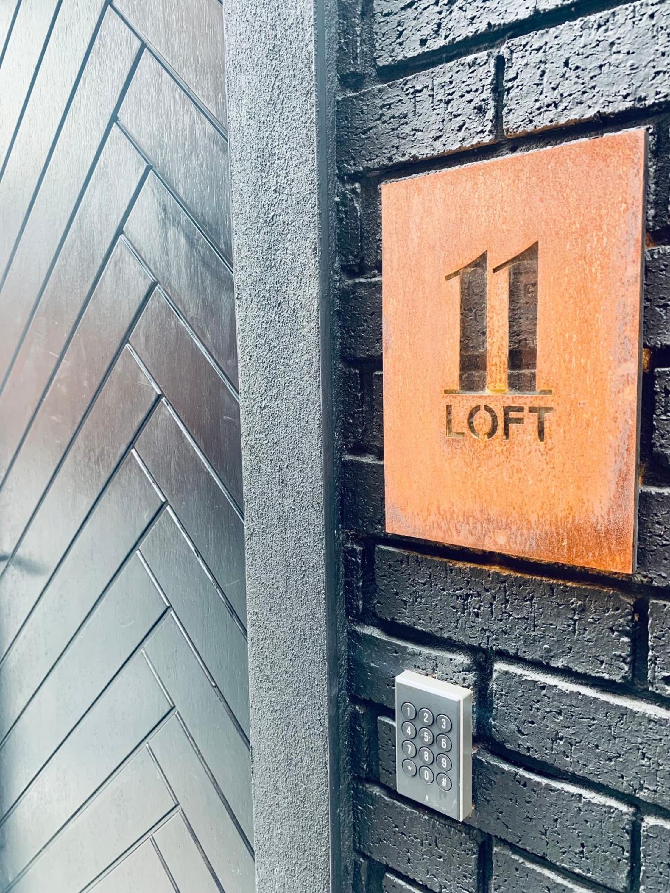Loft 11 Stunning LUXURY NYC Loft Style Interior Designed 2BD Apartment EXCELLENT CITY CENTRE LOCATION Mezzanine Cinema Room Designer Furniture AMAZING SPAC