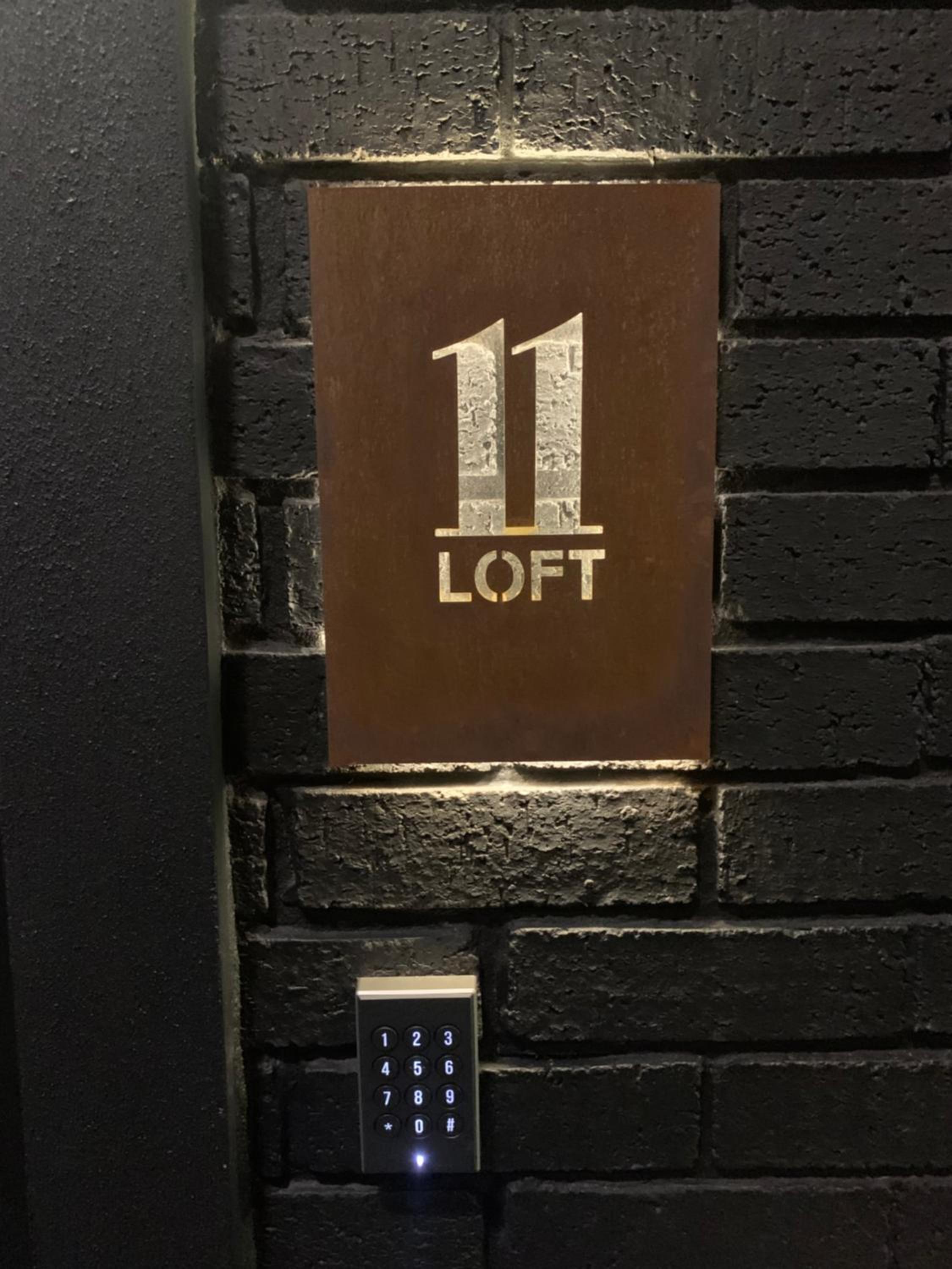 Loft 11 Stunning LUXURY NYC Loft Style Interior Designed 2BD Apartment EXCELLENT CITY CENTRE LOCATION Mezzanine Cinema Room Designer Furniture AMAZING SPAC