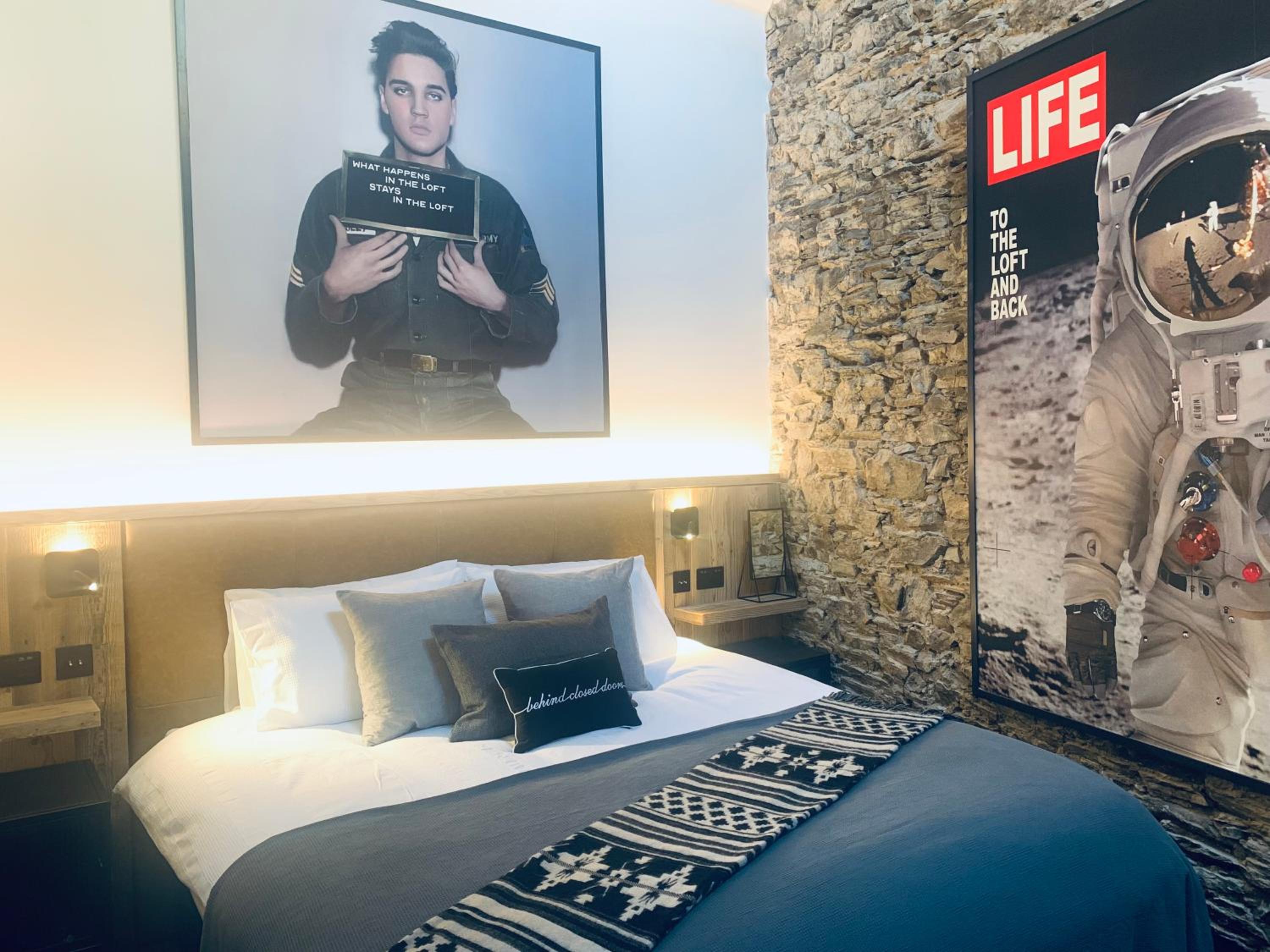 Loft 11 Stunning LUXURY NYC Loft Style Interior Designed 2BD Apartment EXCELLENT CITY CENTRE LOCATION Mezzanine Cinema Room Designer Furniture AMAZING SPAC