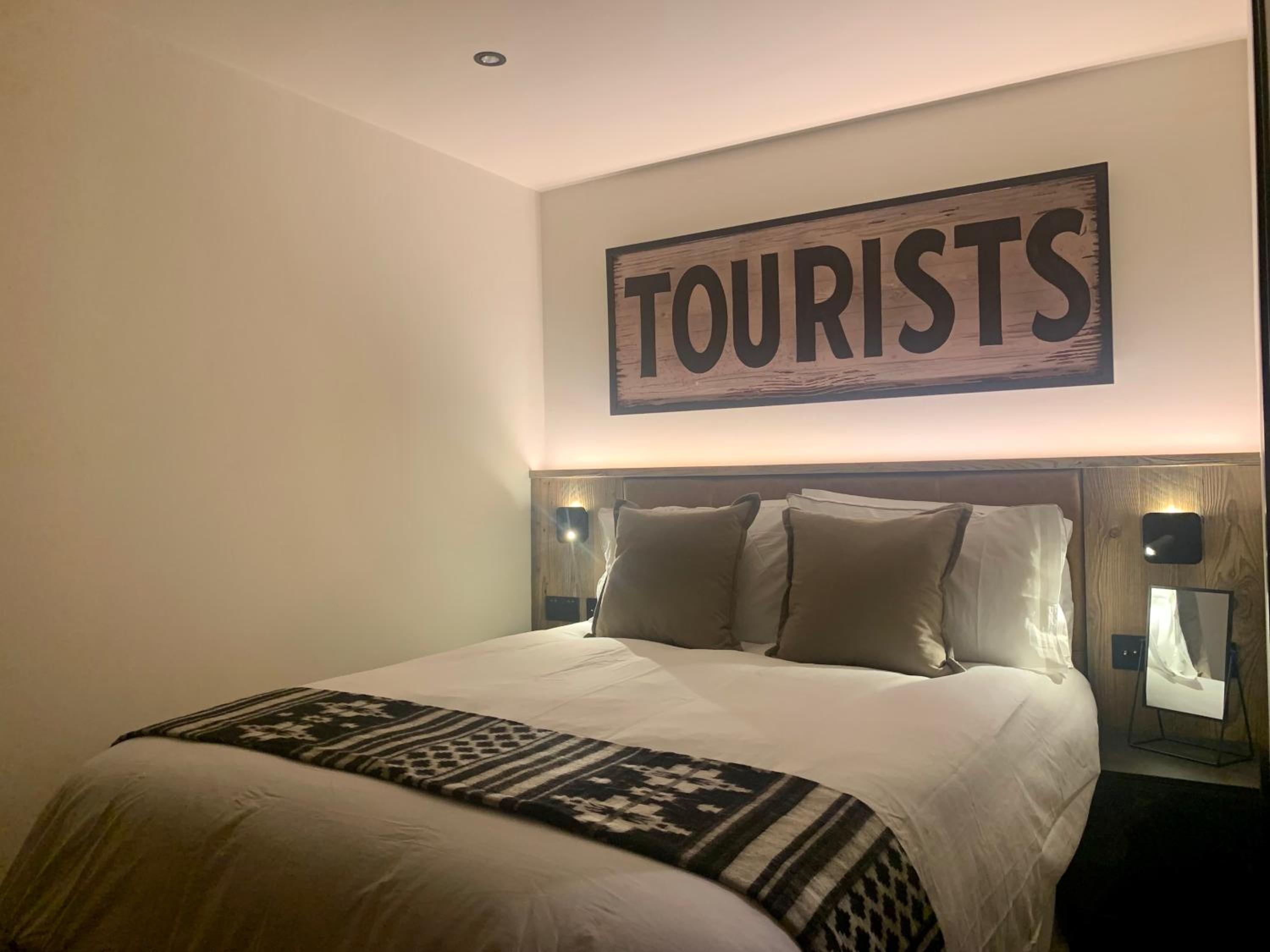 Loft 11 Stunning LUXURY NYC Loft Style Interior Designed 2BD Apartment EXCELLENT CITY CENTRE LOCATION Mezzanine Cinema Room Designer Furniture AMAZING SPAC