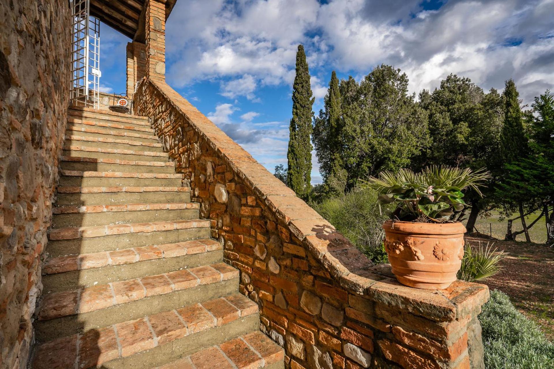 Riparossa charme apt - tennis court and pool view 3