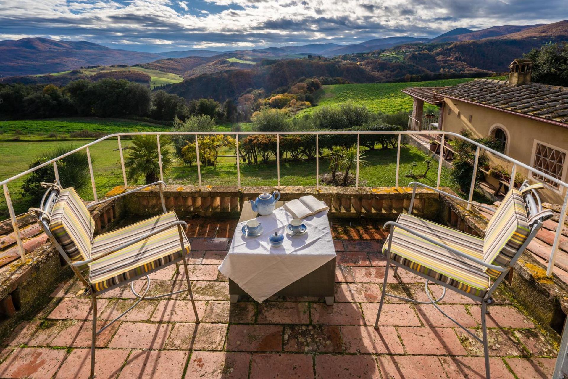 Riparossa charme apt - tennis court and pool view 5