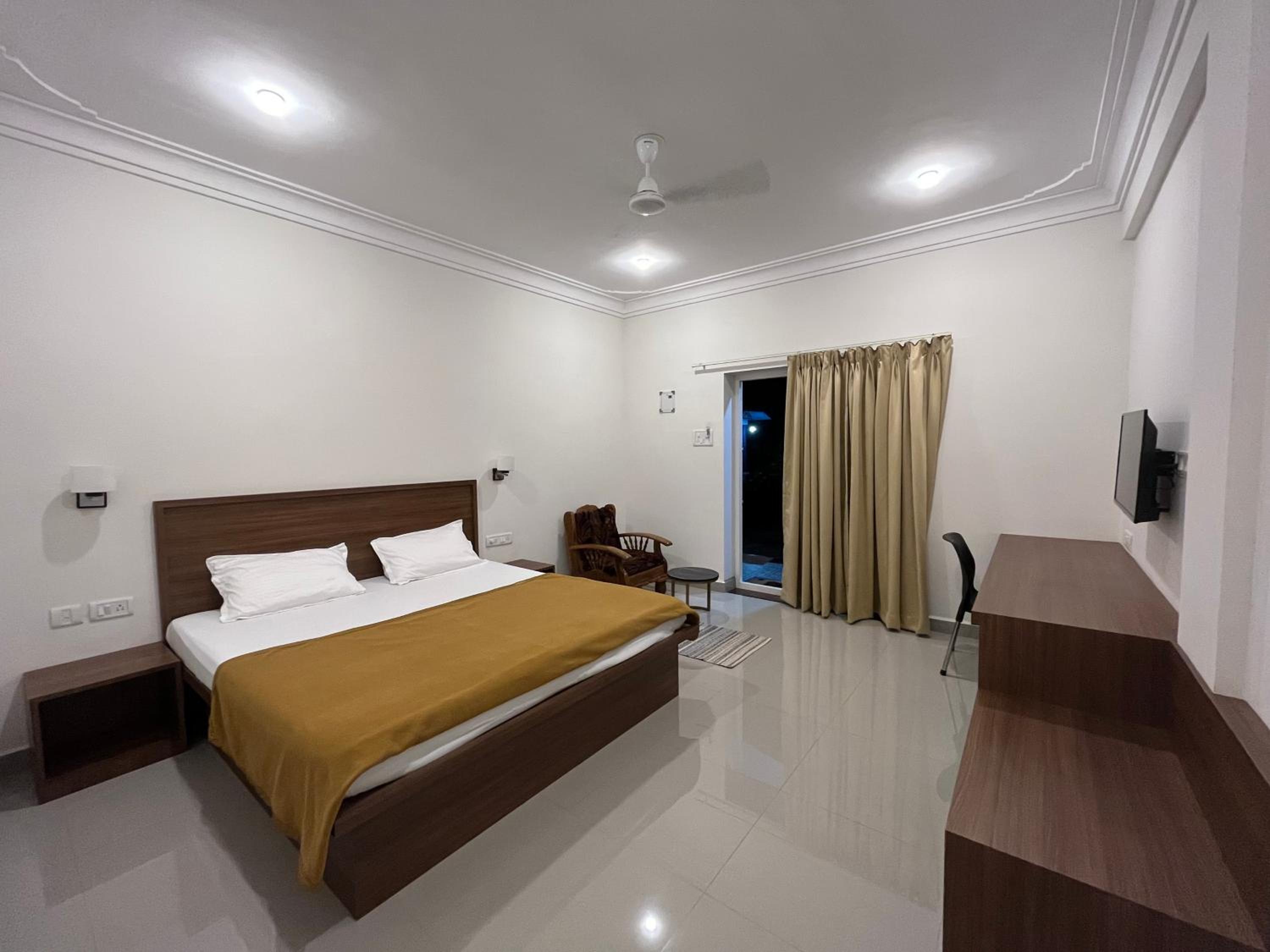 Morjim Sunset Hotel