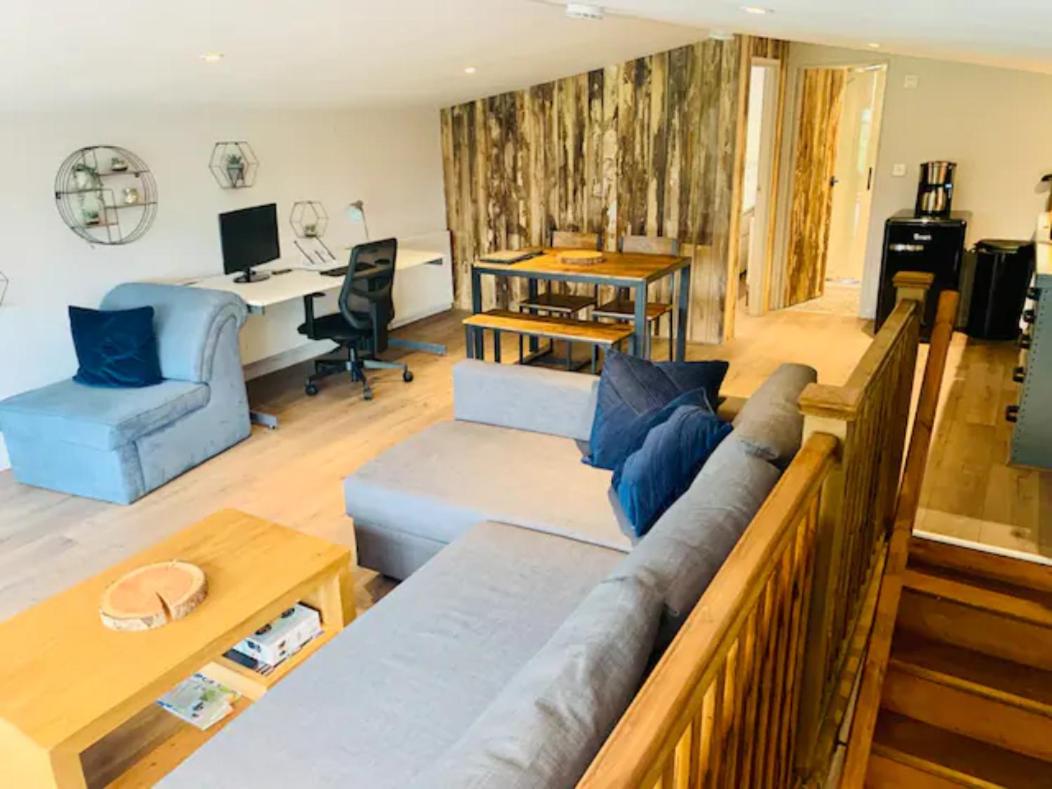 Countryside Retreat Loft Apartment view 4