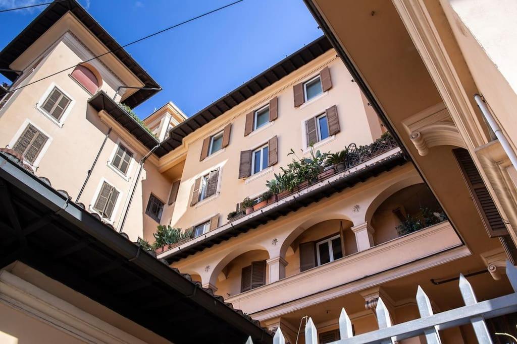 [Heart of Rome]-Napoleone Apartment-10 to Colosseo