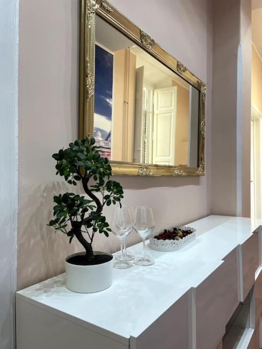 [Heart of Rome]-Napoleone Apartment-10 to Colosseo