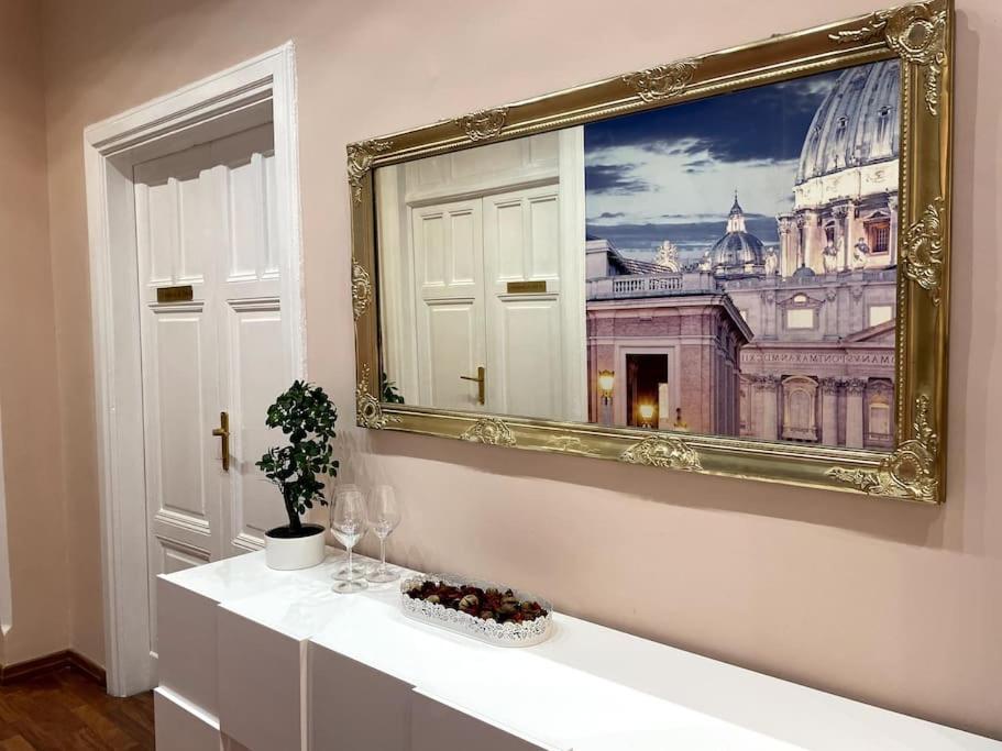 [Heart of Rome]-Napoleone Apartment-10 to Colosseo