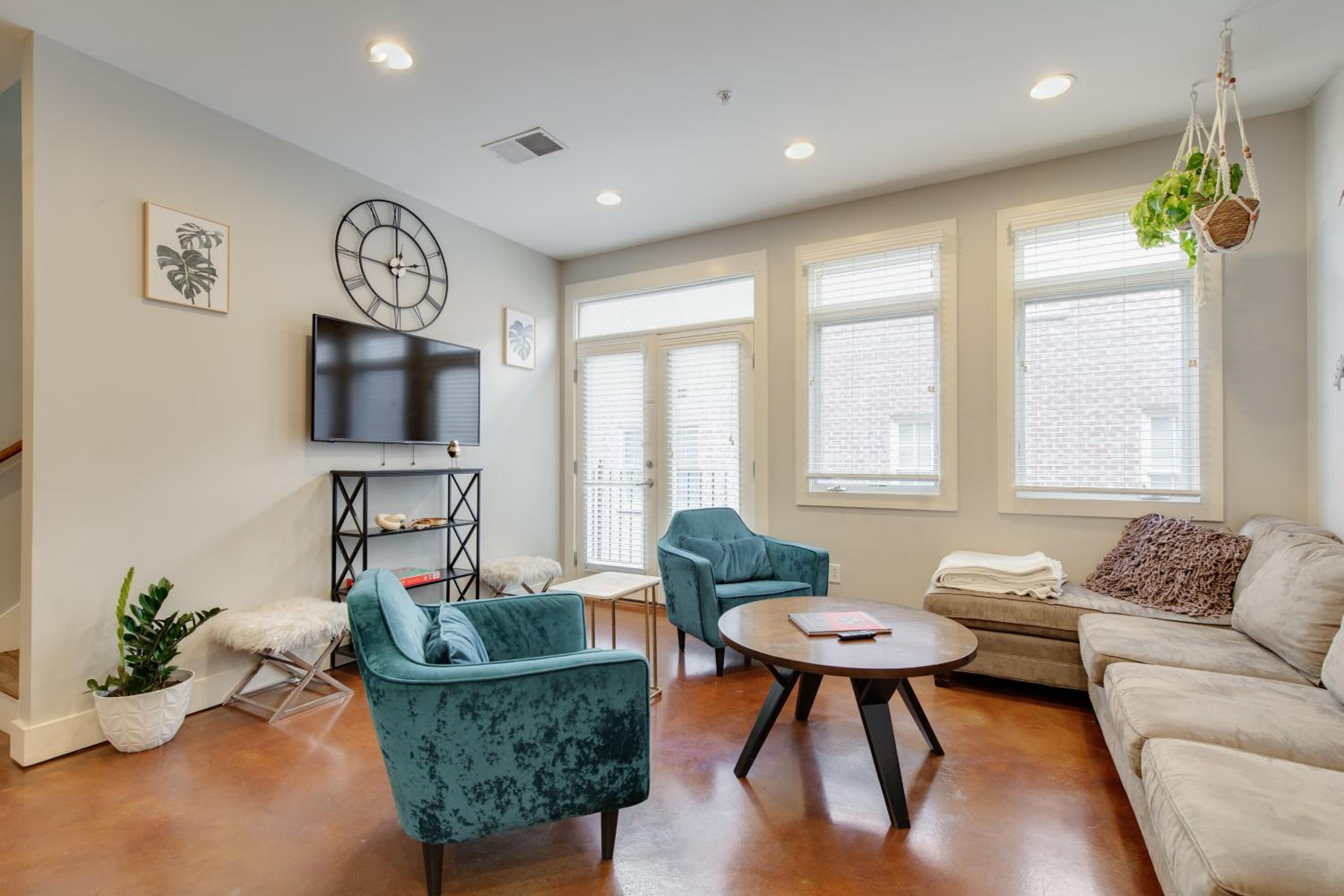 West End Townhome with 2 En-Suites and Free Private Parking view 3