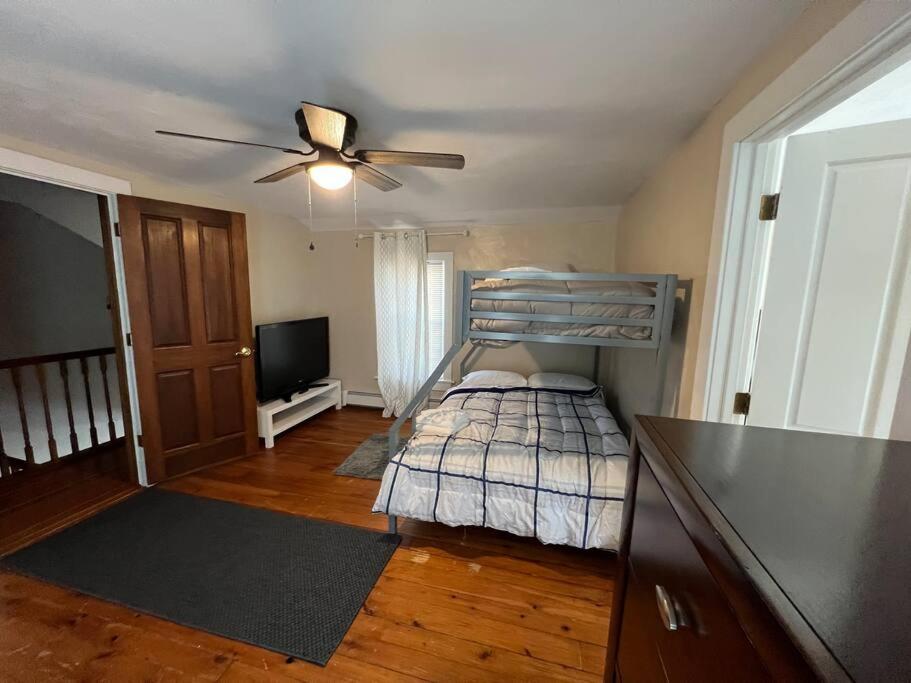 Spacious 5 BR Home w/ Hot Tub