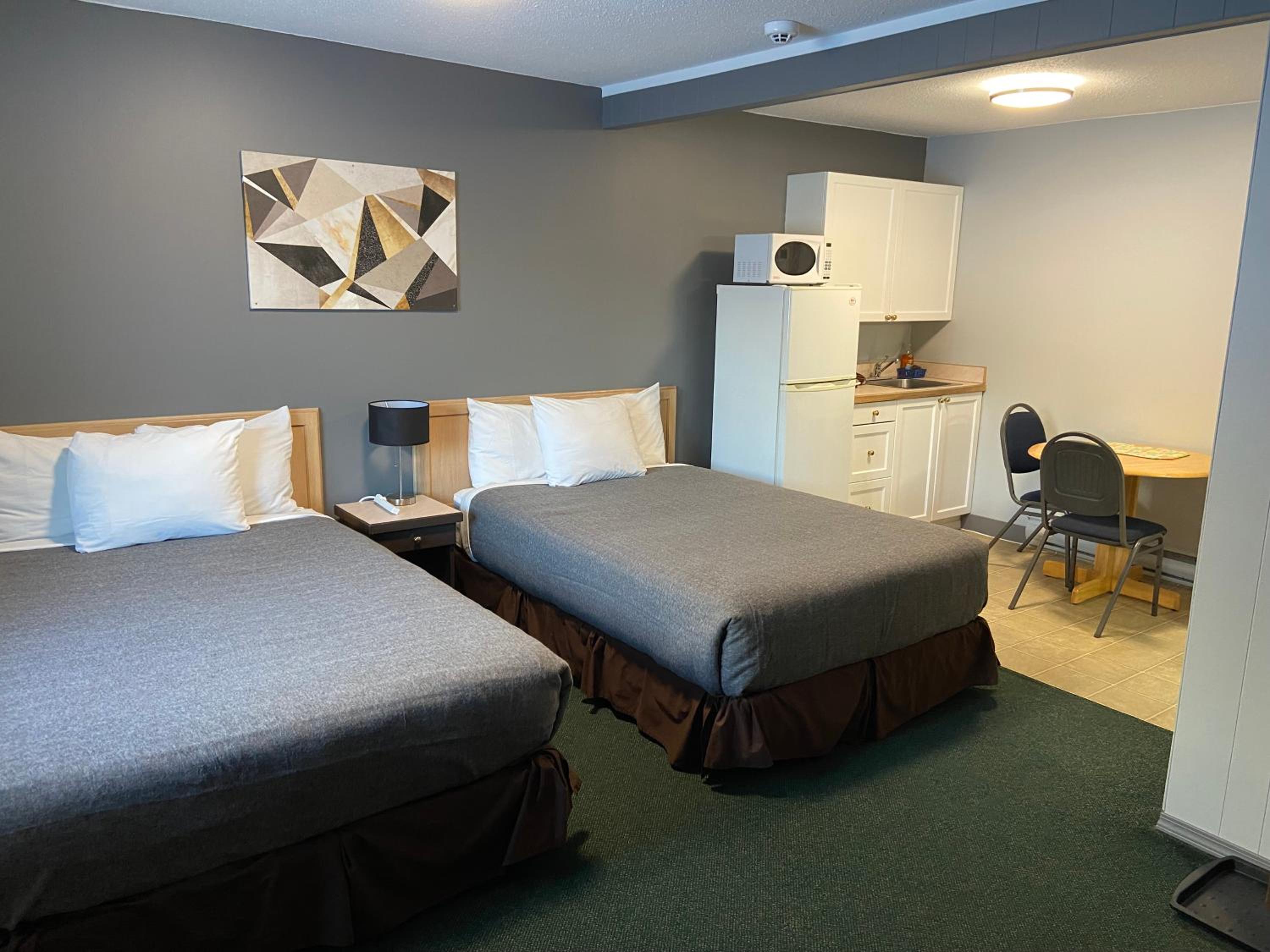 Monashee Lodge