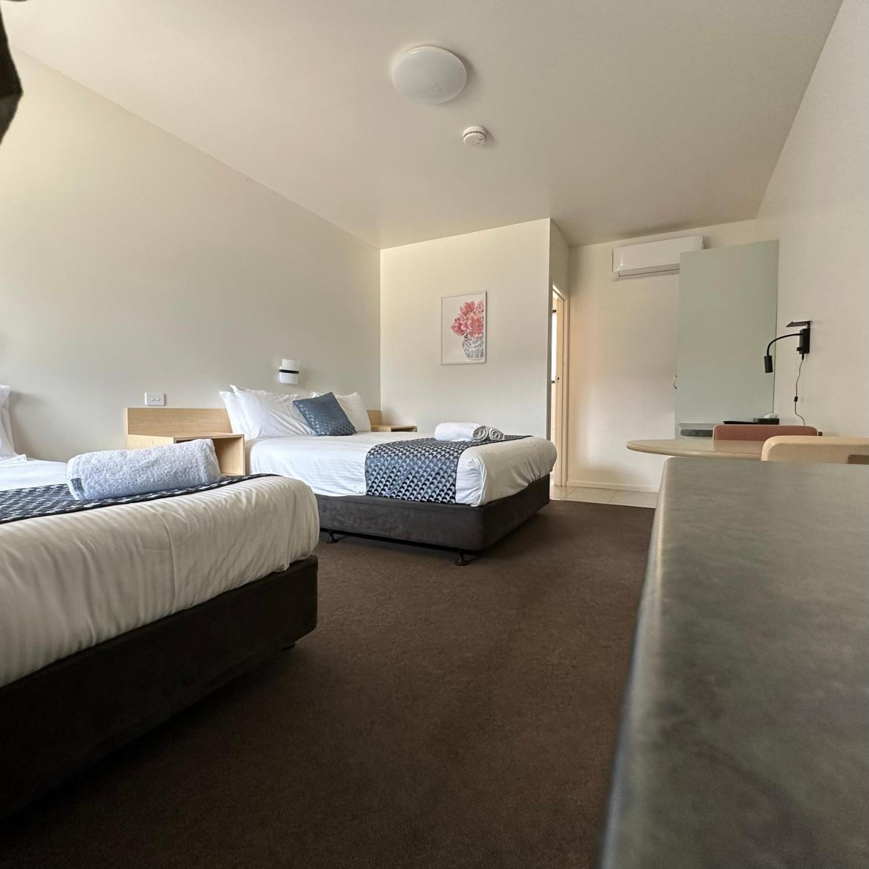SHEPPARTON MOTOR INN Tudor House Motel