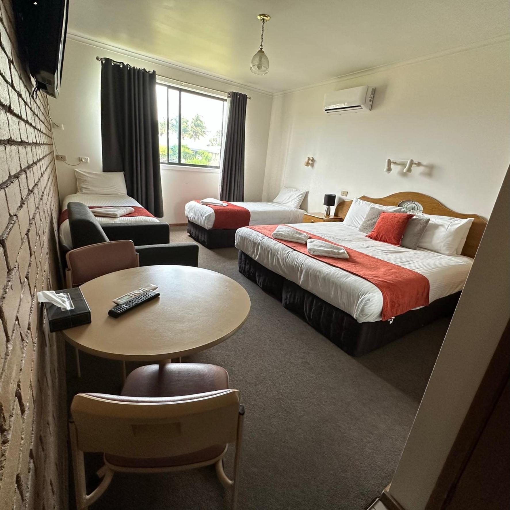 SHEPPARTON MOTOR INN Tudor House Motel