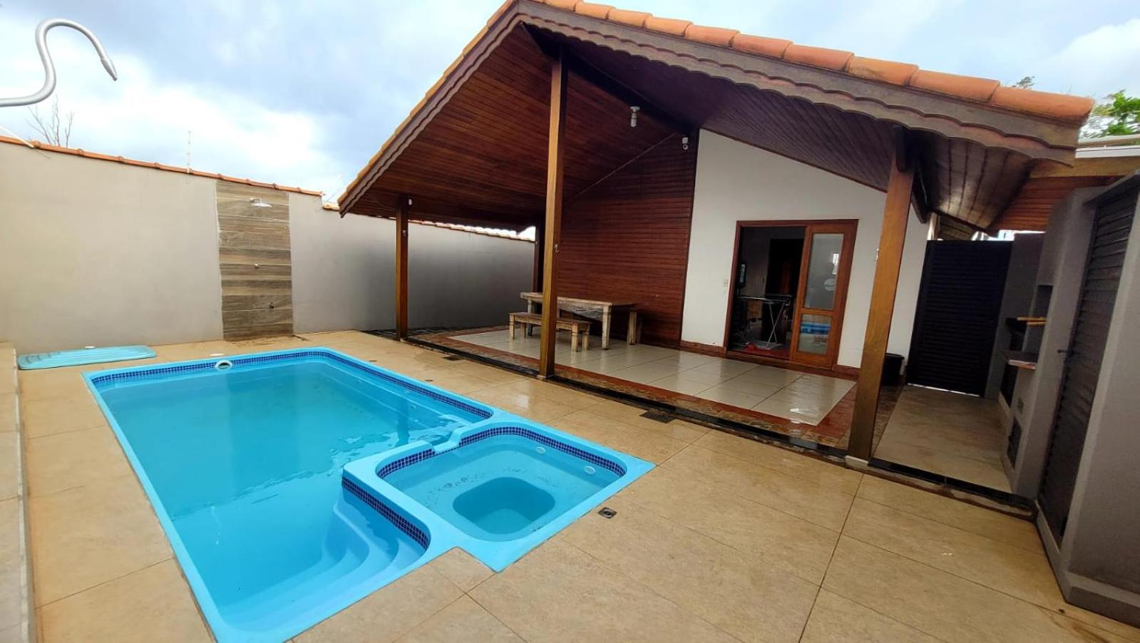 Hotel Casa em Brotas com Piscina e Churrasqueira - Image 1