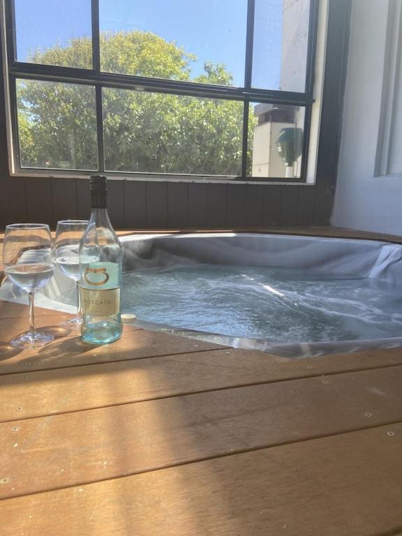Portland sea spa retreat with King bed Free Arcade sleeps 9