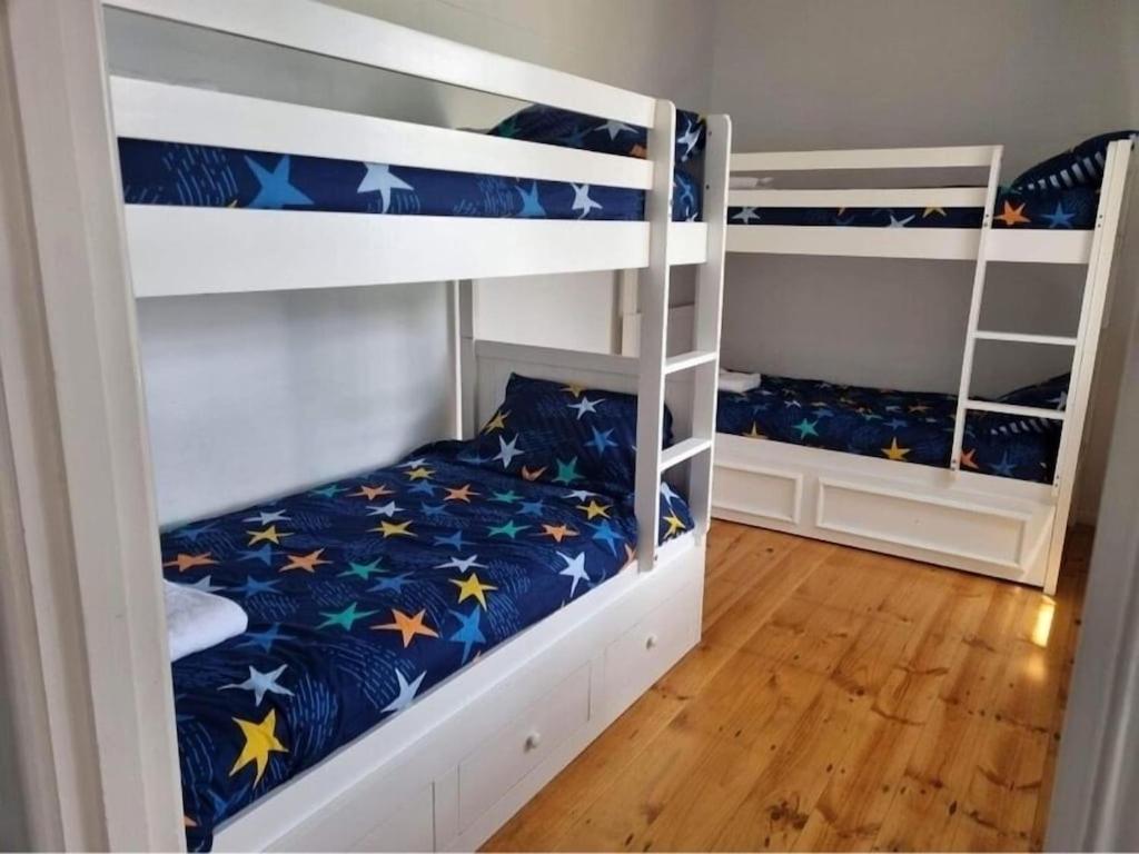 Portland sea spa retreat with King bed Free Arcade sleeps 9