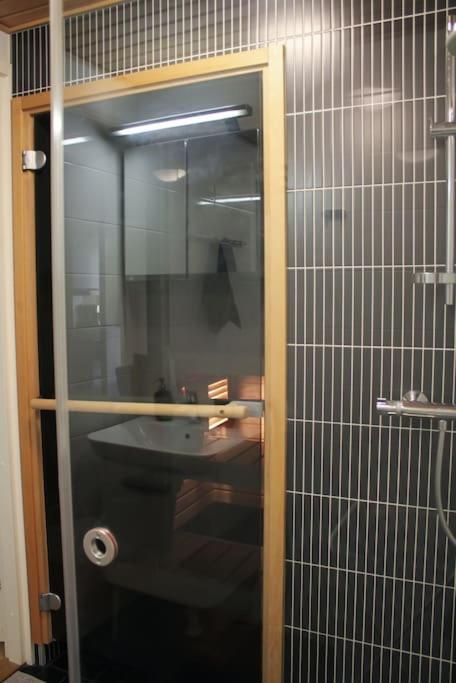 Modern apartment with Sauna, near Transit Hub/Dixi view 4