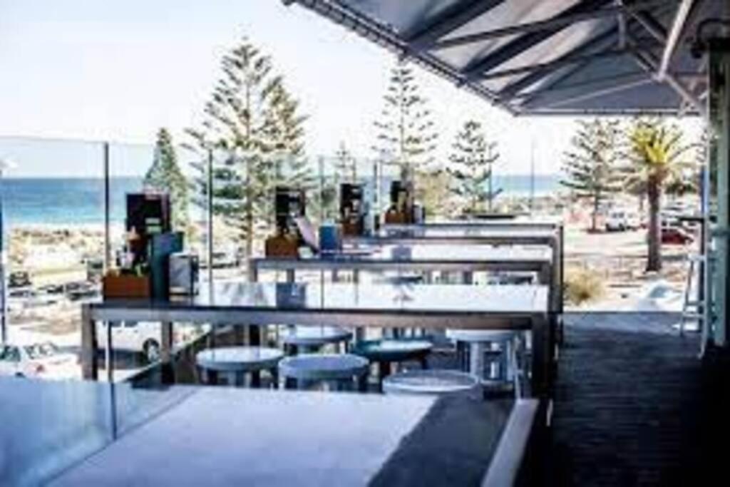The Scarborough Beach House - Walk to the beach!