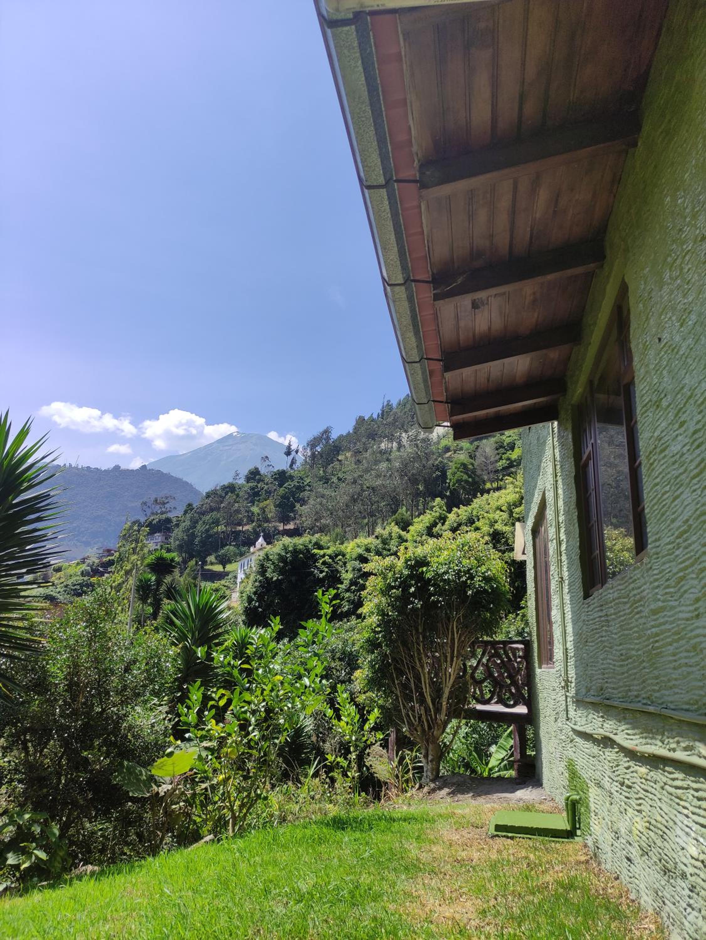 "Casa Verde" en Baños de Agua Santa con vista al volcán Tungurahua view 3
