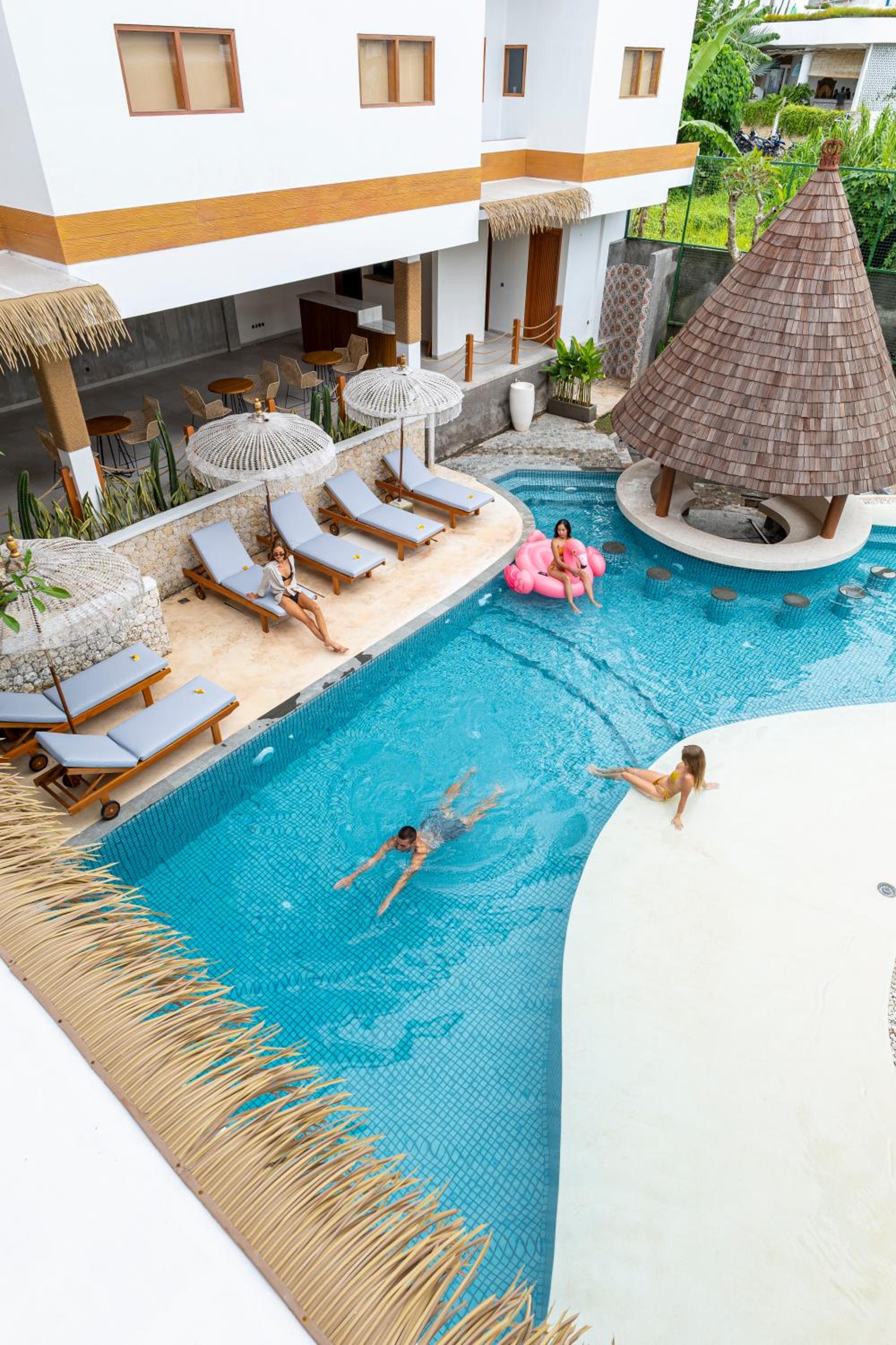 Roomates Beach Hostel Canggu by Ini Vie Hospitality view 4