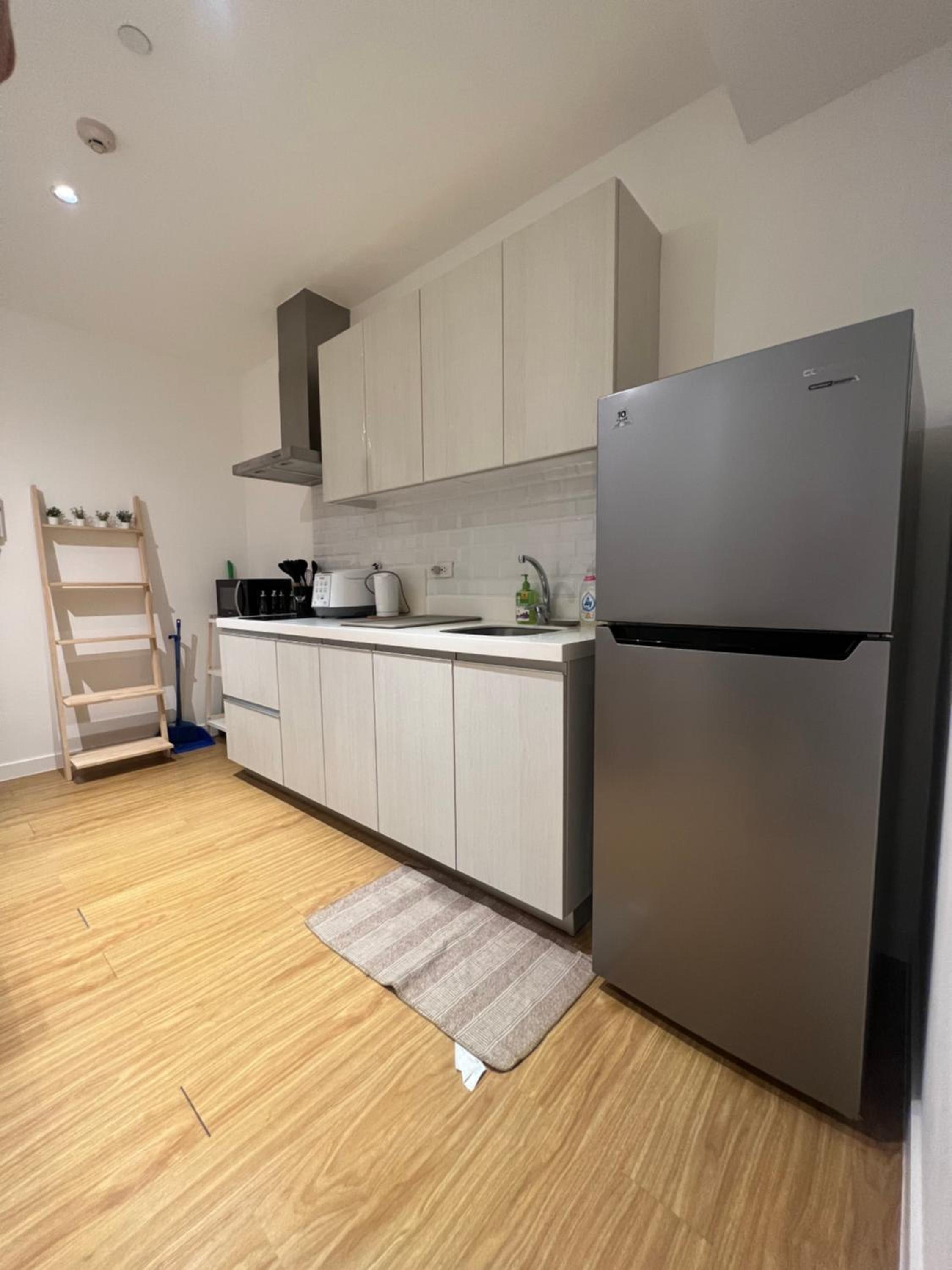 Novotel Condo near CBD with kitchen view 3
