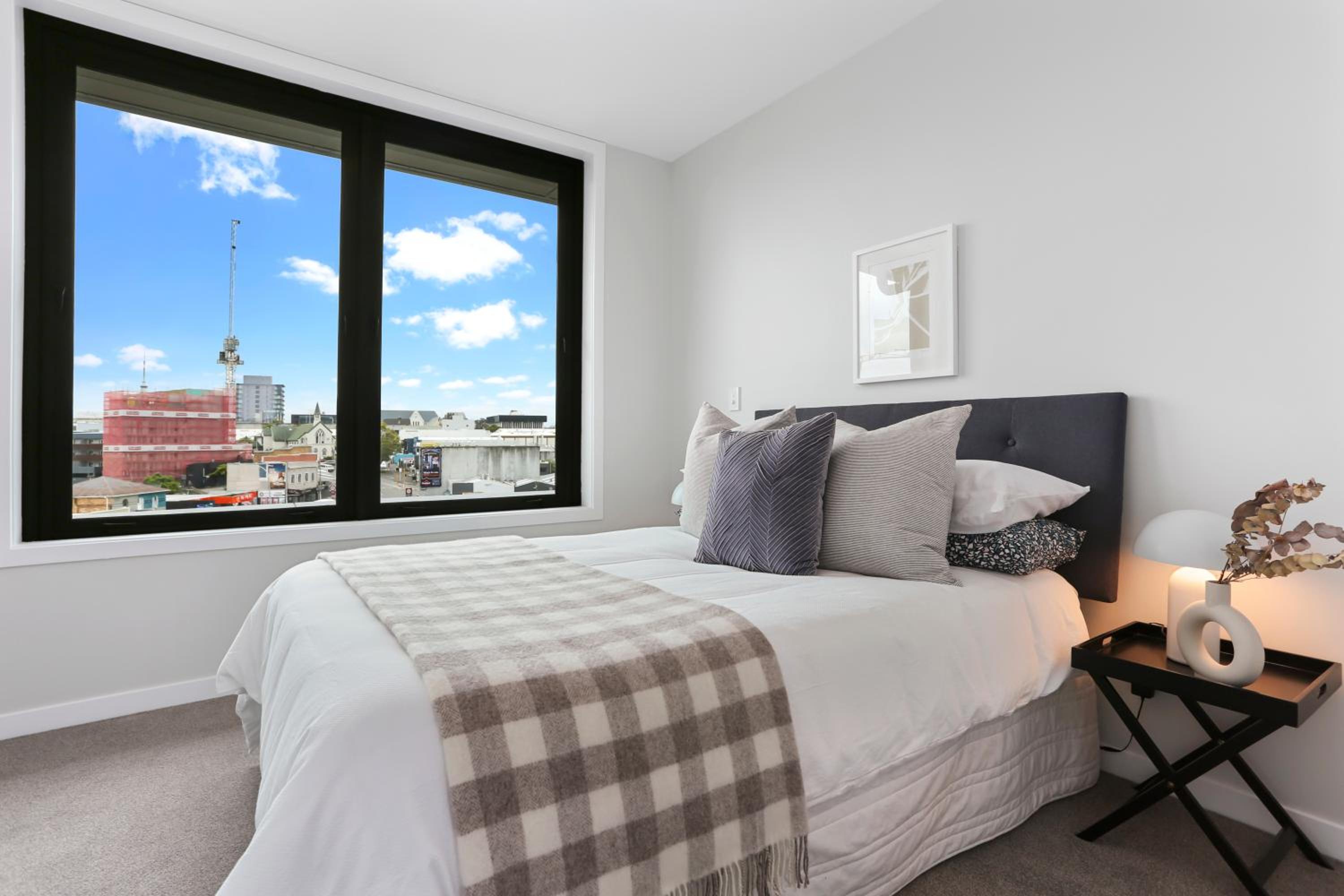 Enfield Sky - Brand New Luxury Penthouse photo 3