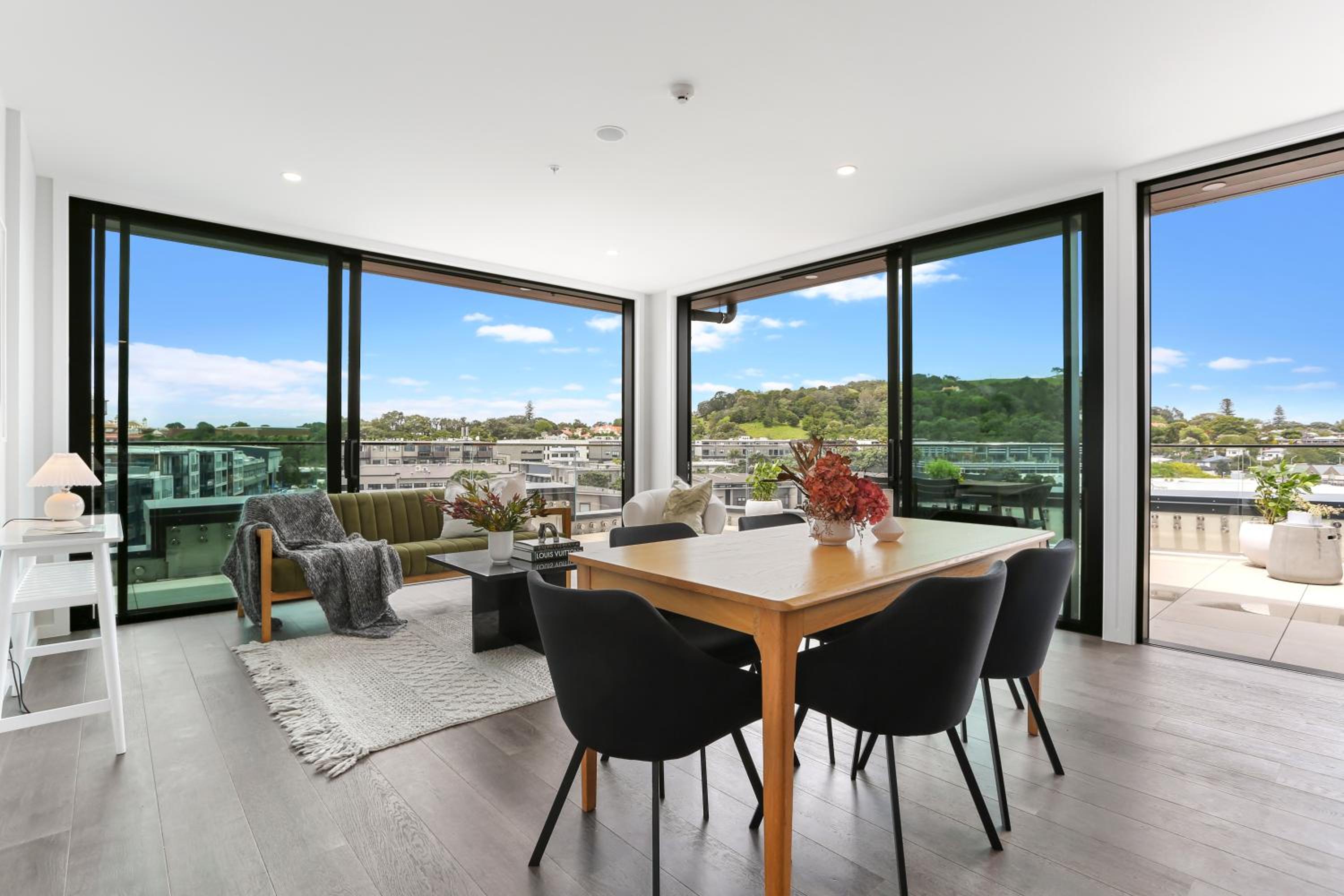 Enfield Sky - Brand New Luxury Penthouse photo 4