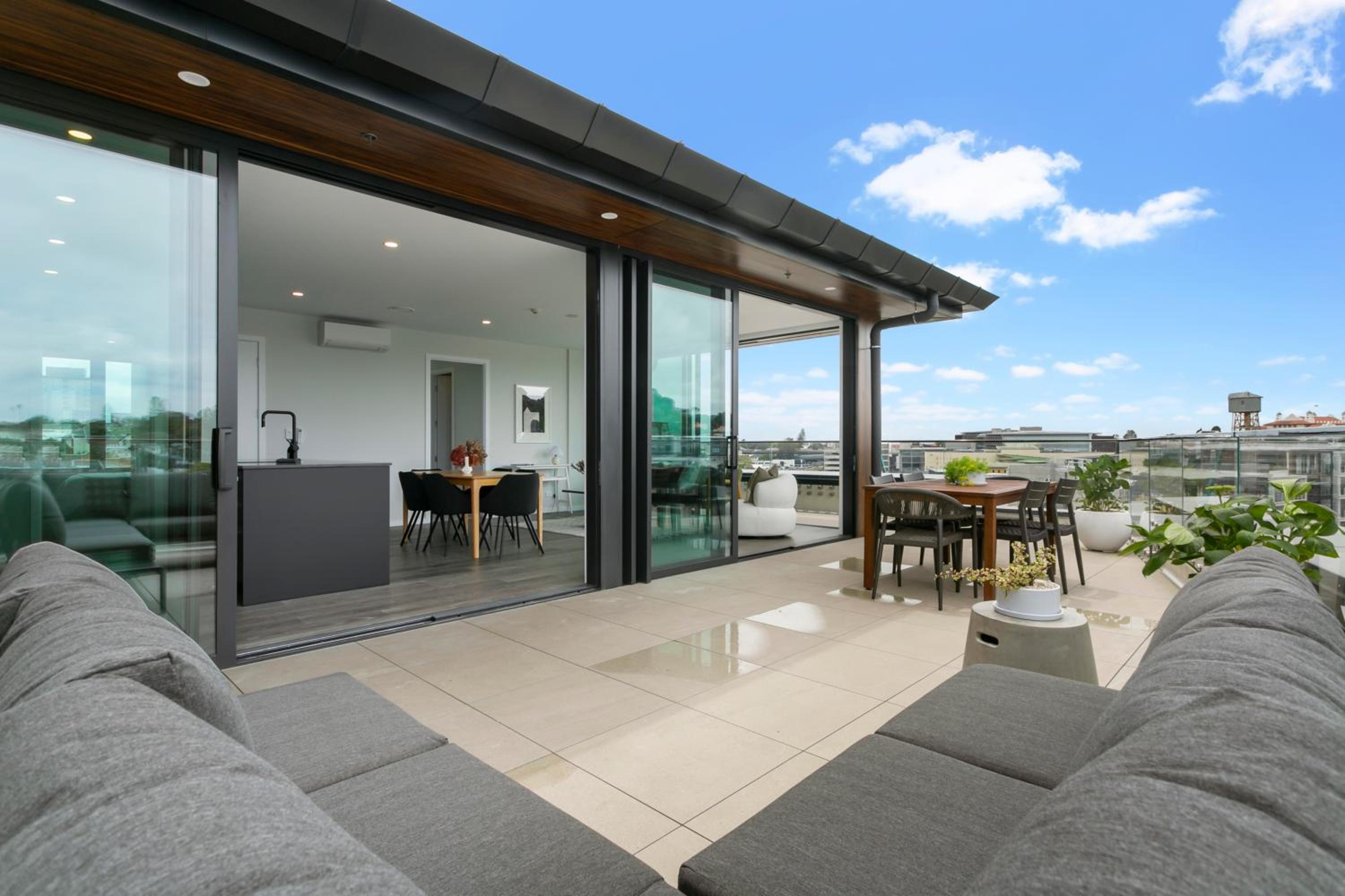 Enfield Sky - Brand New Luxury Penthouse - Image 5