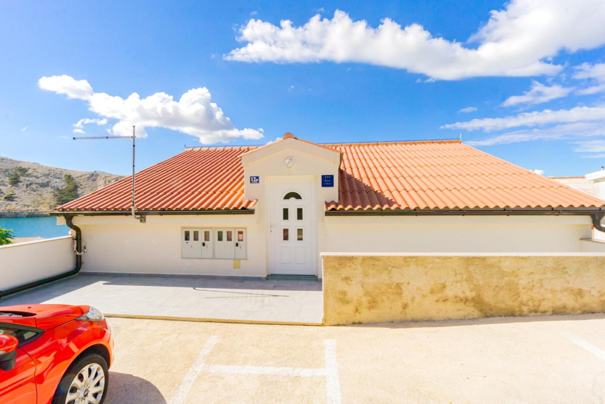 Reful Top modern facility with large terrace or balcony view 4