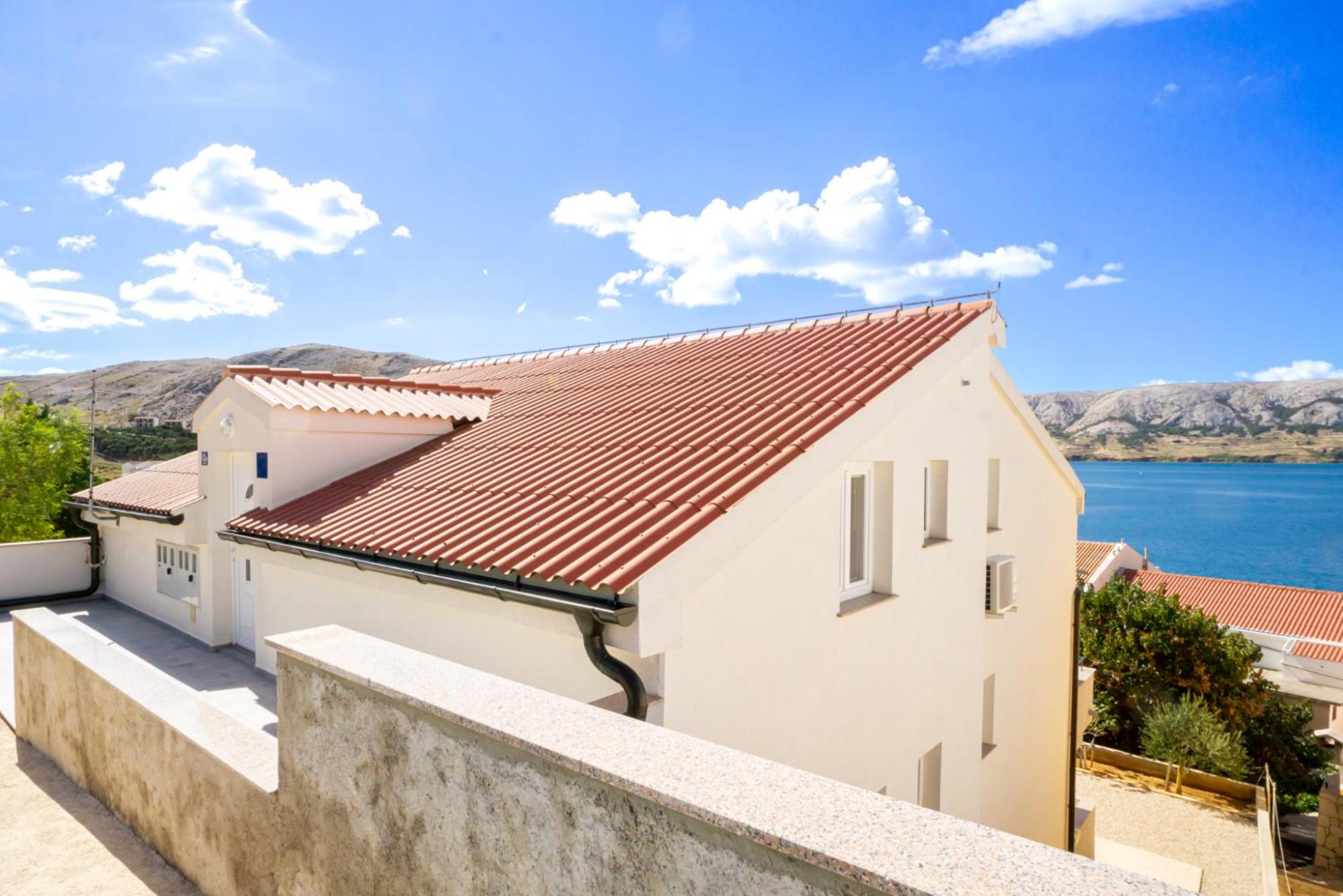 Reful Top modern facility with large terrace or balcony view 3
