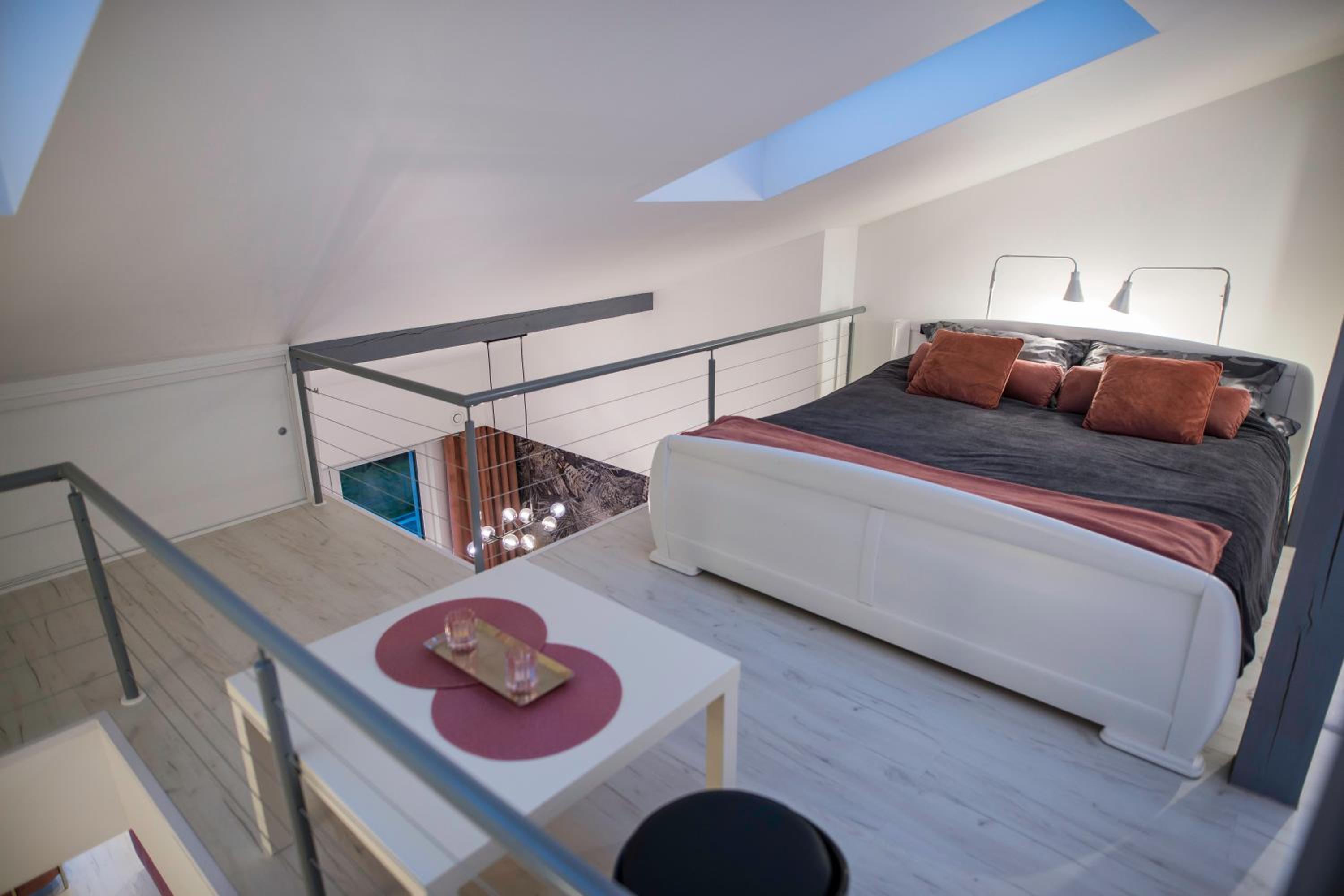 Nowoczesny apartament z antresolą i garażem