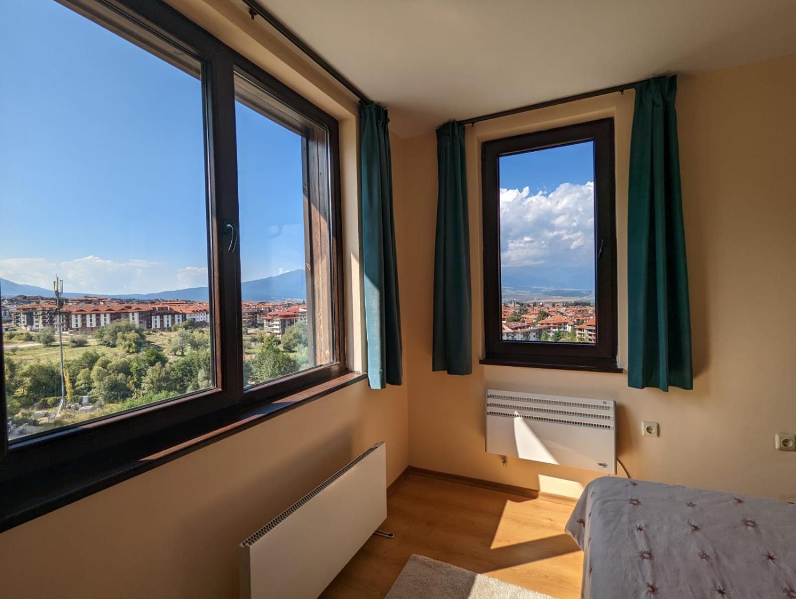 Stylish 2BD Apartment with Panoramic Mountain View by Flat Mаnager view 3
