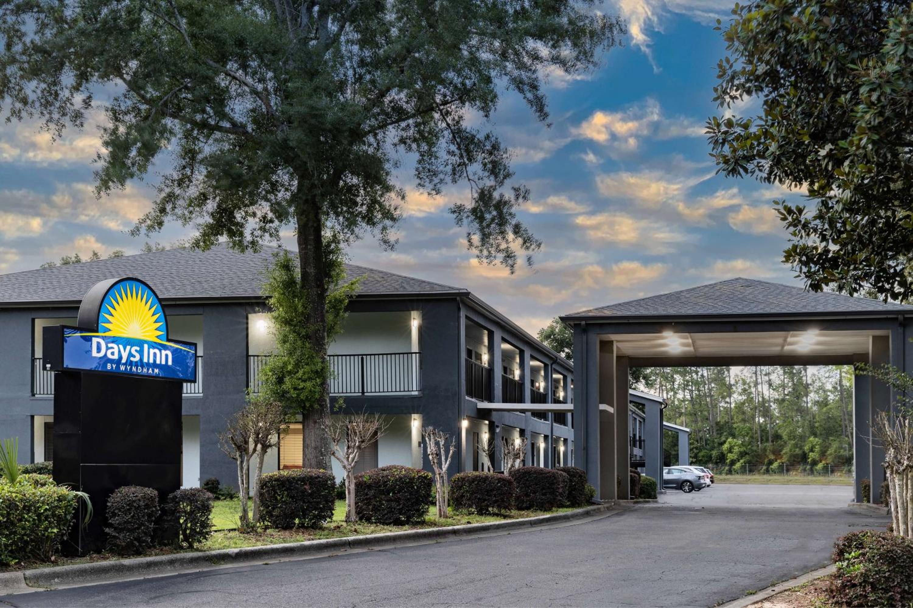 Days Inn by Wyndham Pensacola I-10 view 2