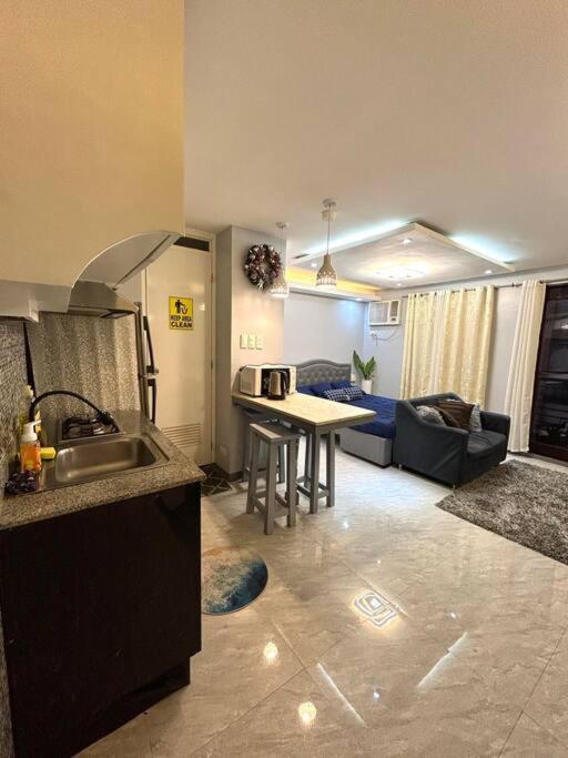 Racky's Condotel - STUDIO TYPE WITH HOTEL VIBE