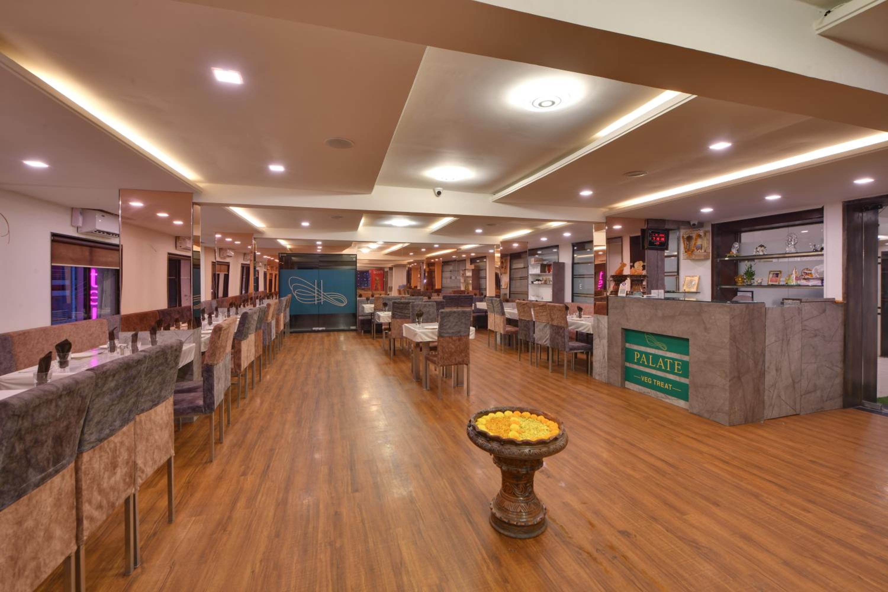 Click Hotel by Suba, Jamnagar view 3