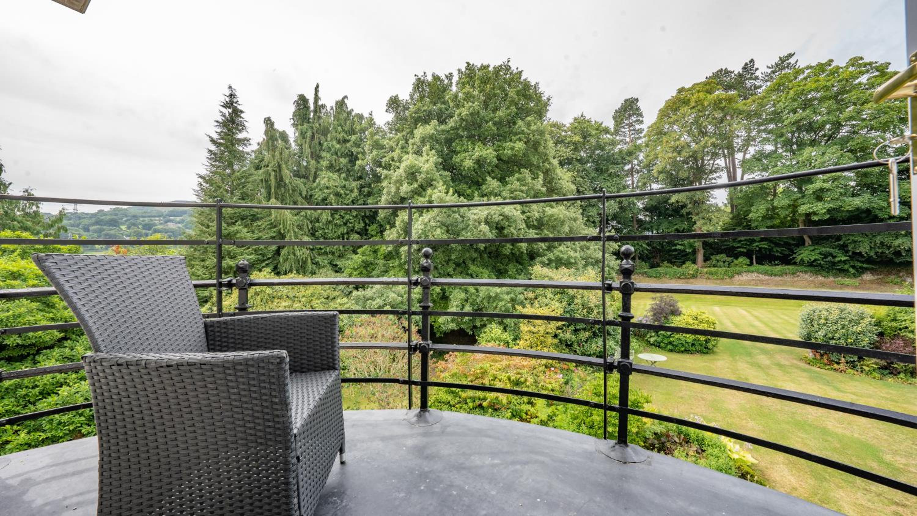 Pantybeiliau House Bed & Breakfast