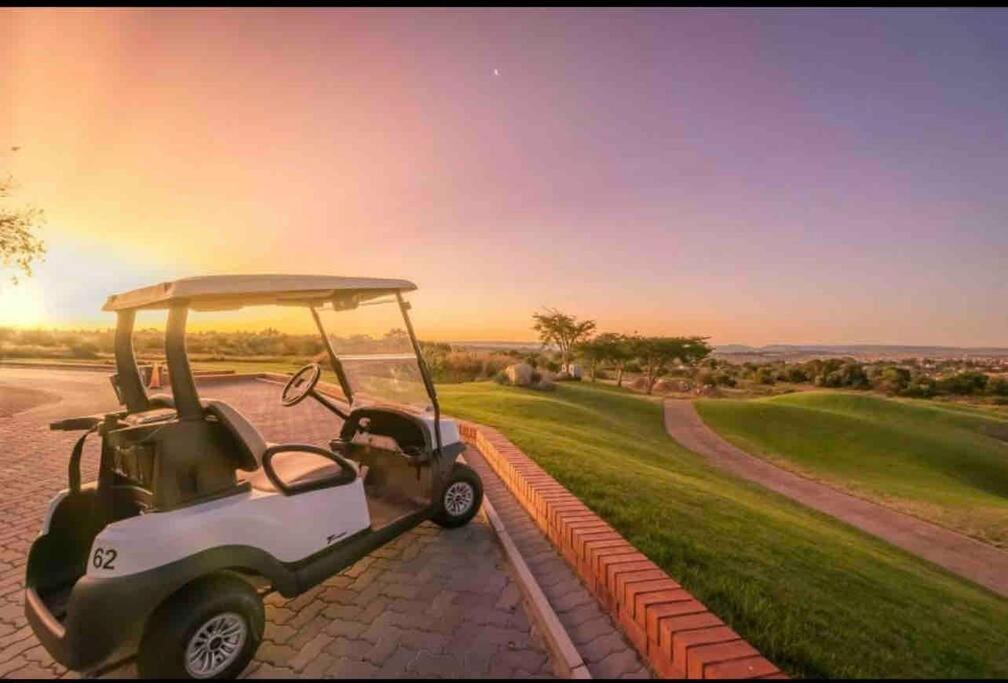 Cozy Self Catering Apartment with Golf Course Views, Jackal Creek Golf Estate