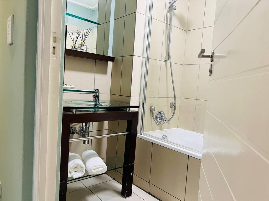 Cozy Self Catering Apartment with Golf Course Views, Jackal Creek Golf Estate