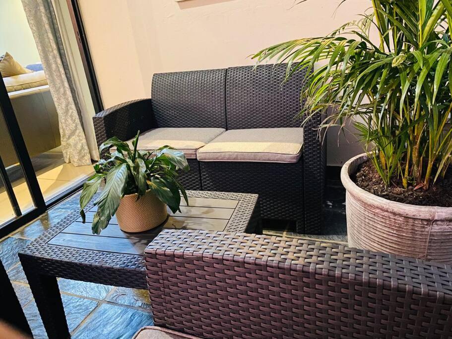 Cozy Self Catering Apartment with Golf Course Views, Jackal Creek Golf Estate
