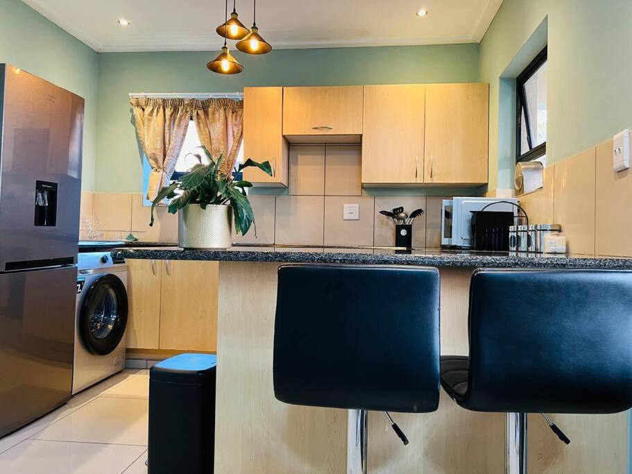Cozy Self Catering Apartment with Golf Course Views, Jackal Creek Golf Estate