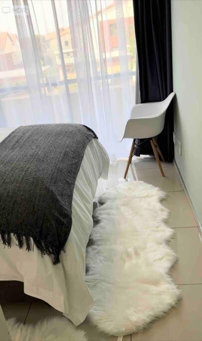 Cozy Self Catering Apartment with Golf Course Views, Jackal Creek Golf Estate