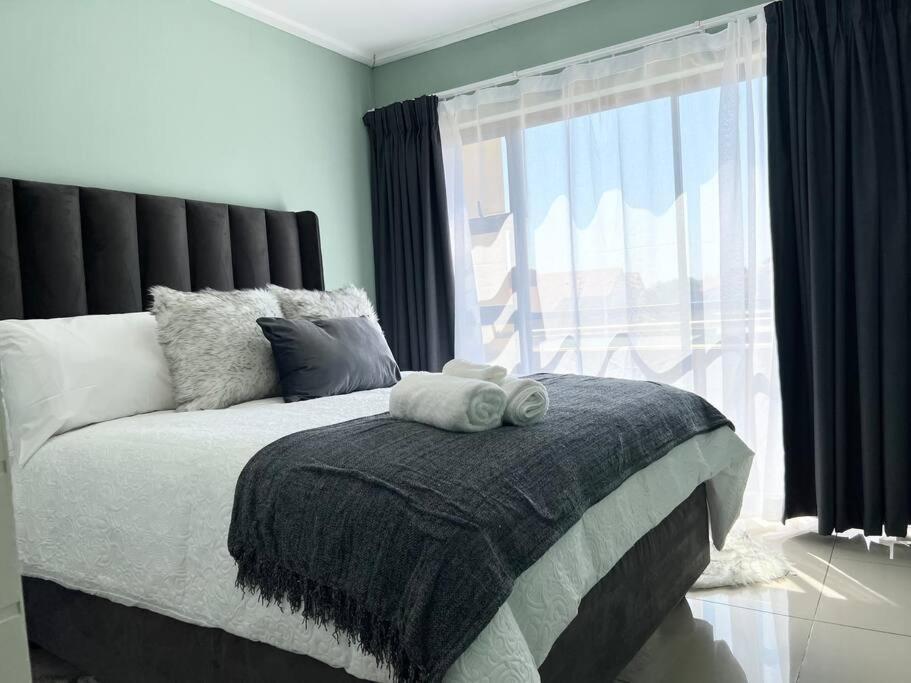 Cozy Self Catering Apartment with Golf Course Views, Jackal Creek Golf Estate