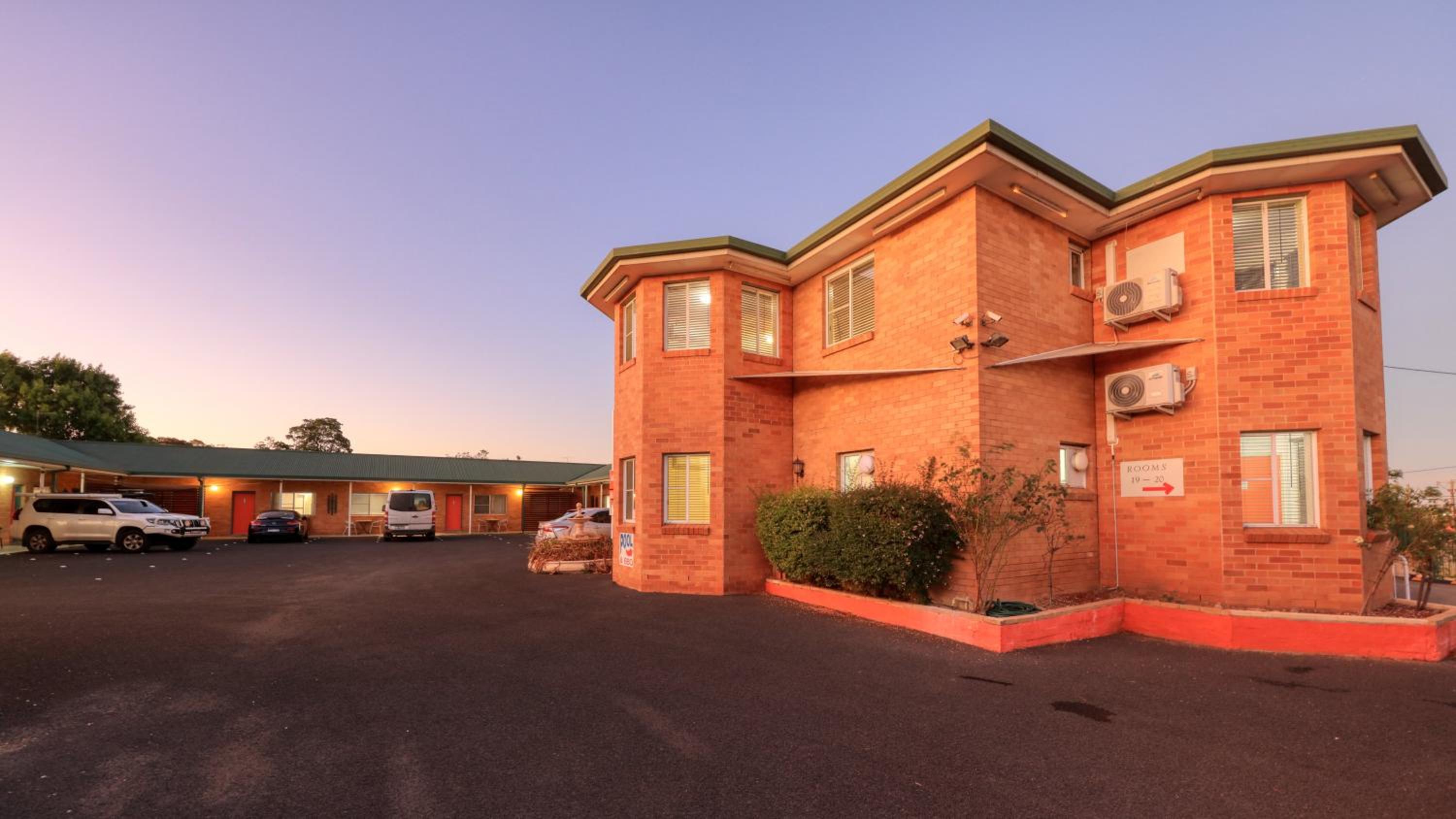 Across Country Motor Inn