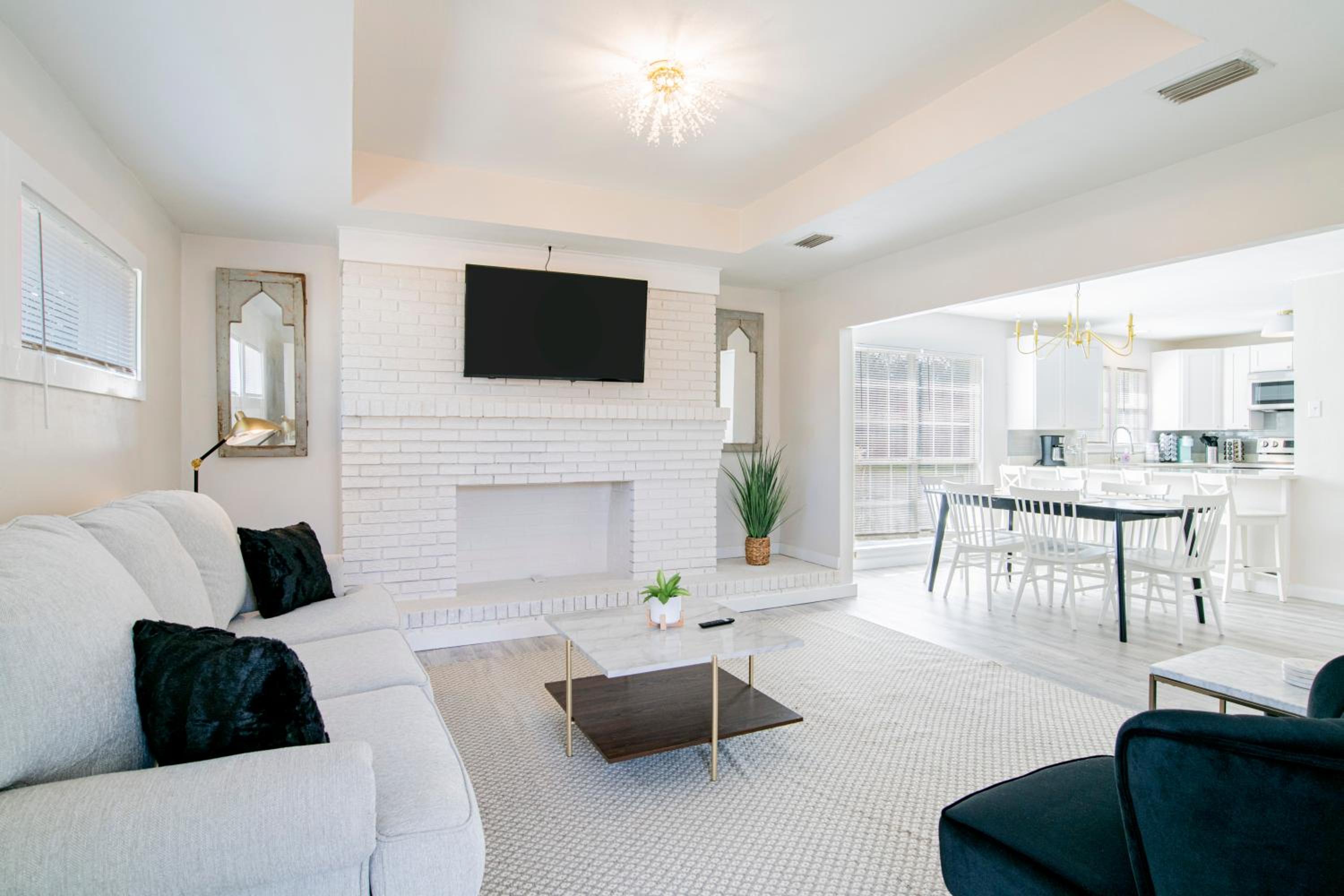 Mobile Vacations - House in Mobile Newly Renovated! Quiet  Centrally Located! - Property Image 1