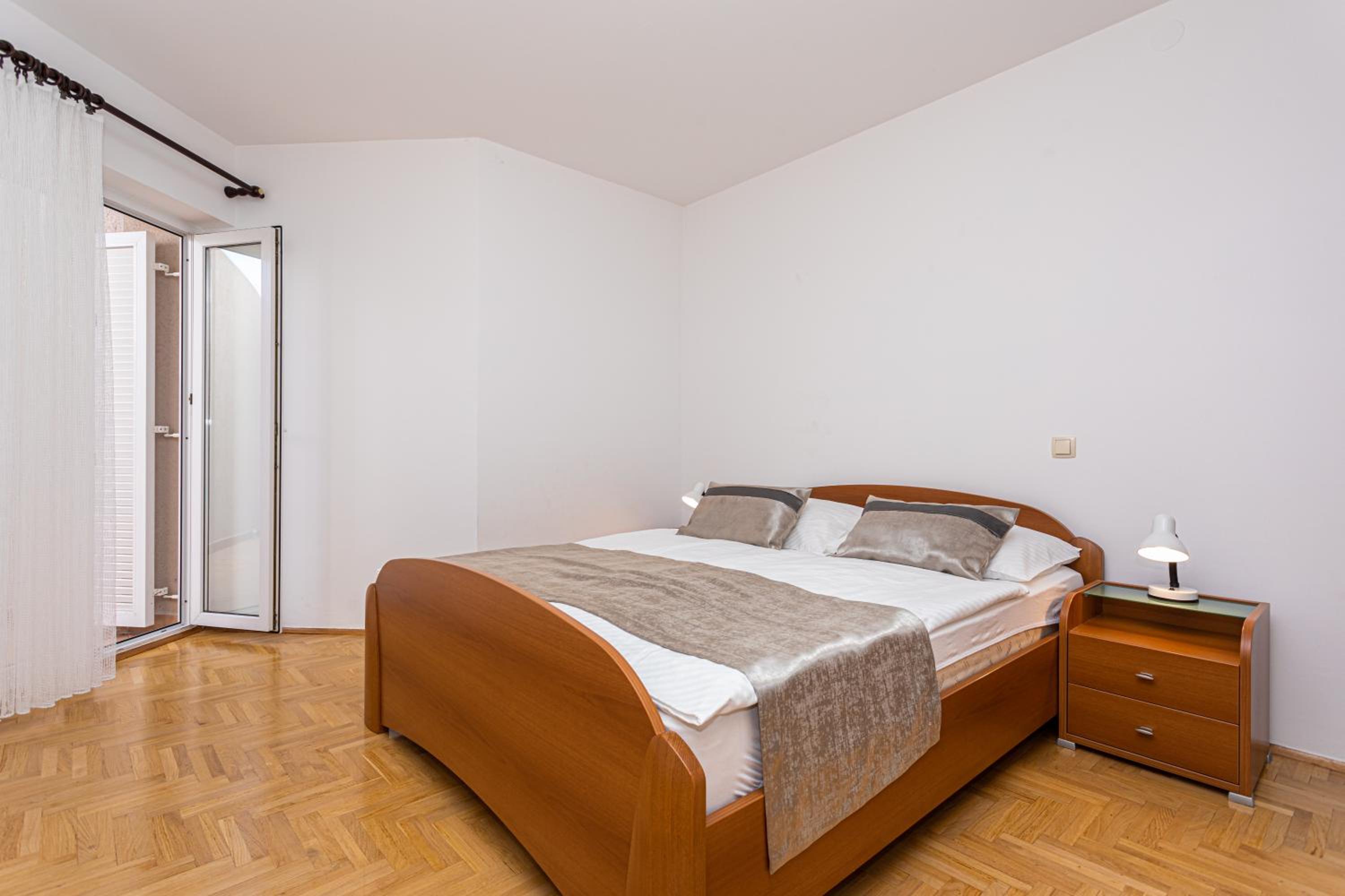 Apartments Crnekovic I Zarok view 3