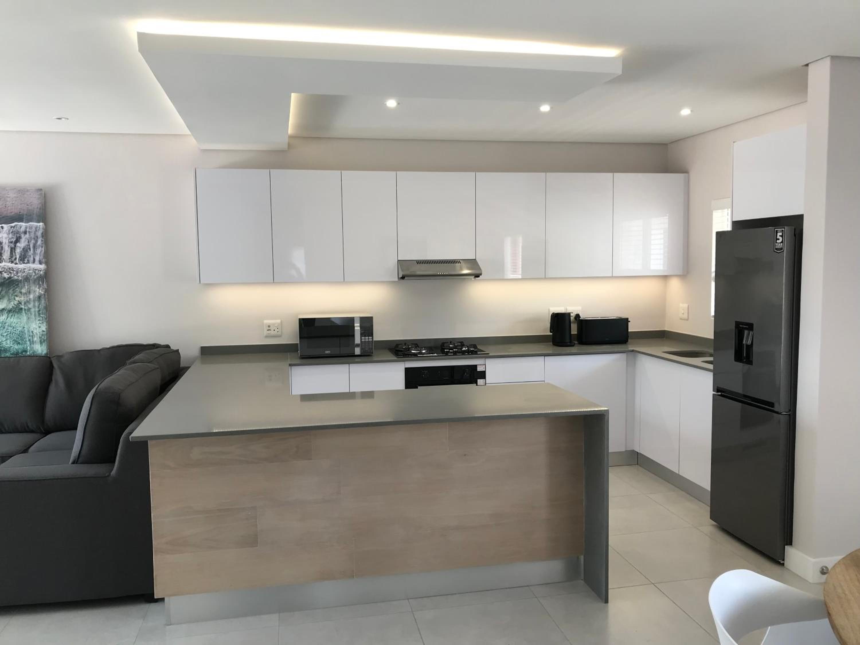 Stylish Sea View Apartment in Santorini Estate. view 3