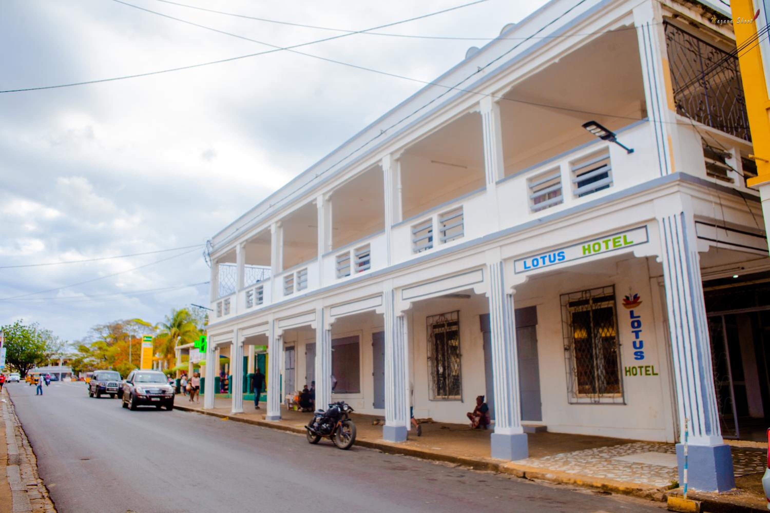 Hotel LOTUS HOTEL - Image 1