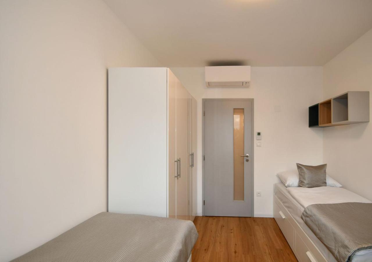 EFI Residence Holzova 28